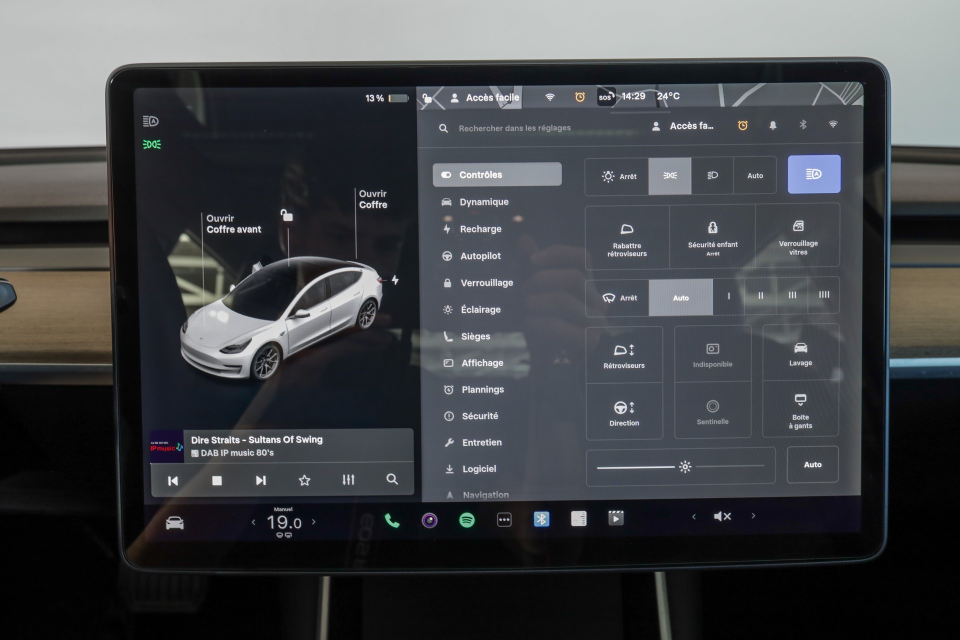 TESLA Model 3-image-11