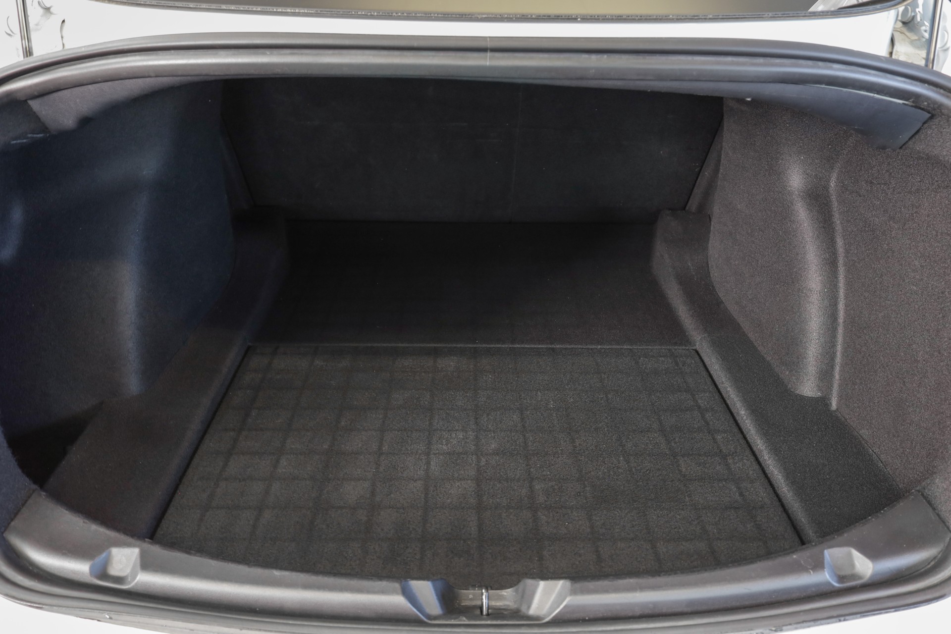 TESLA Model 3-image-20