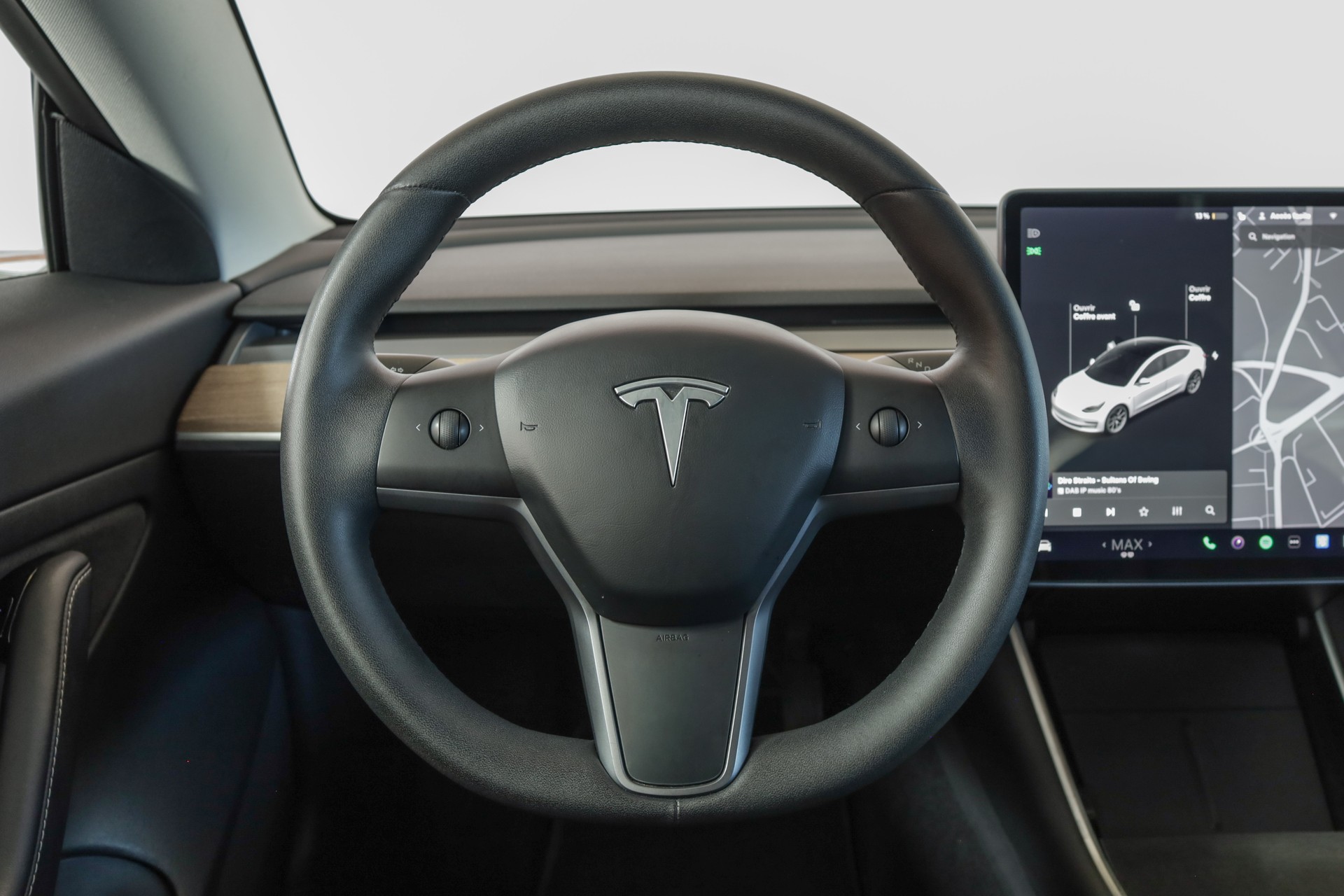 TESLA Model 3-image-9