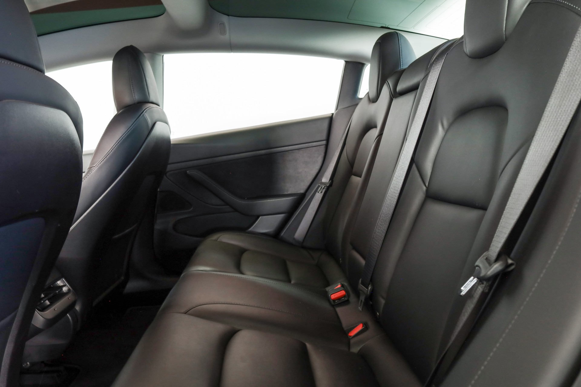 TESLA Model 3-image-17