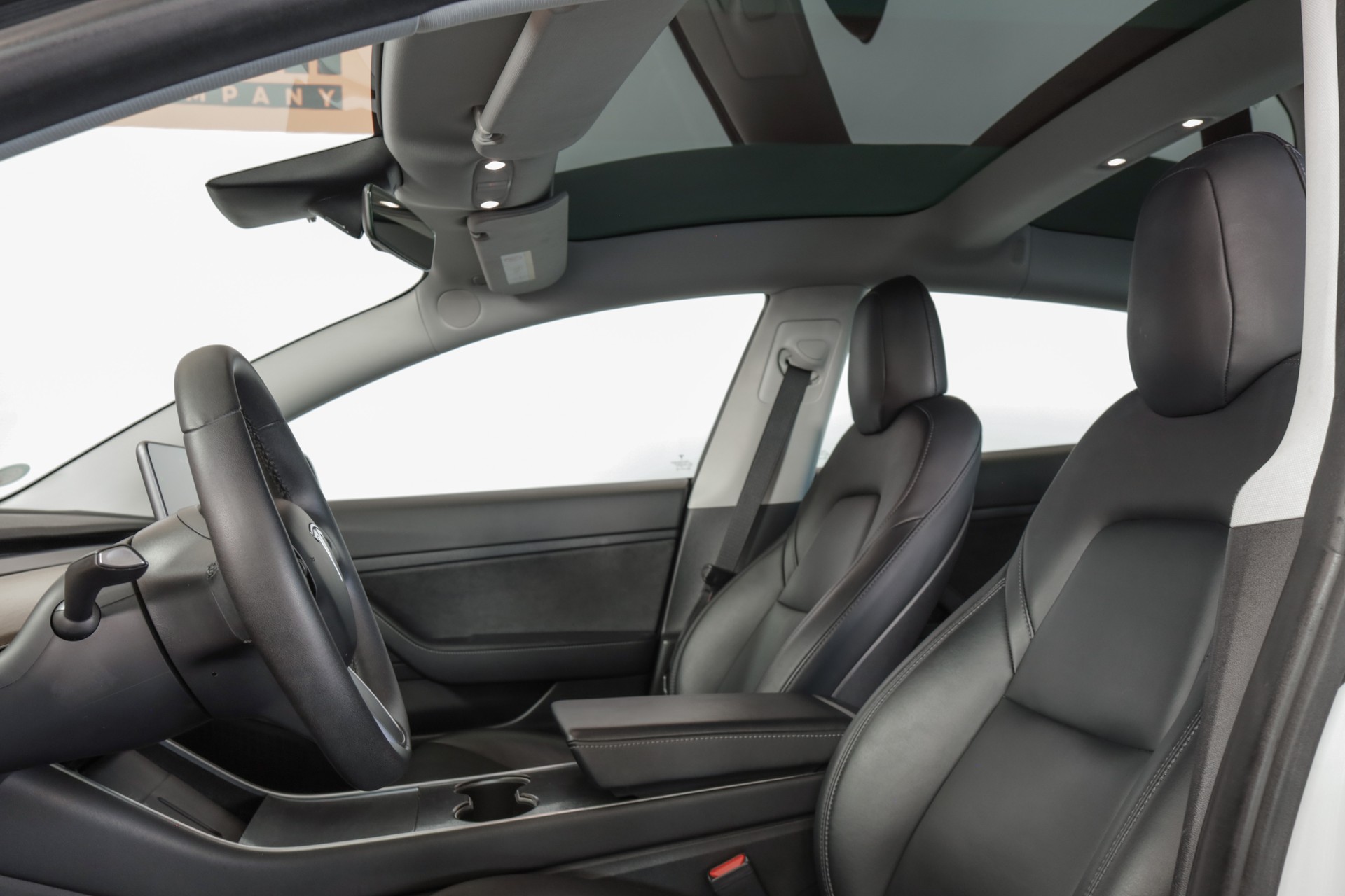 TESLA Model 3-image-16