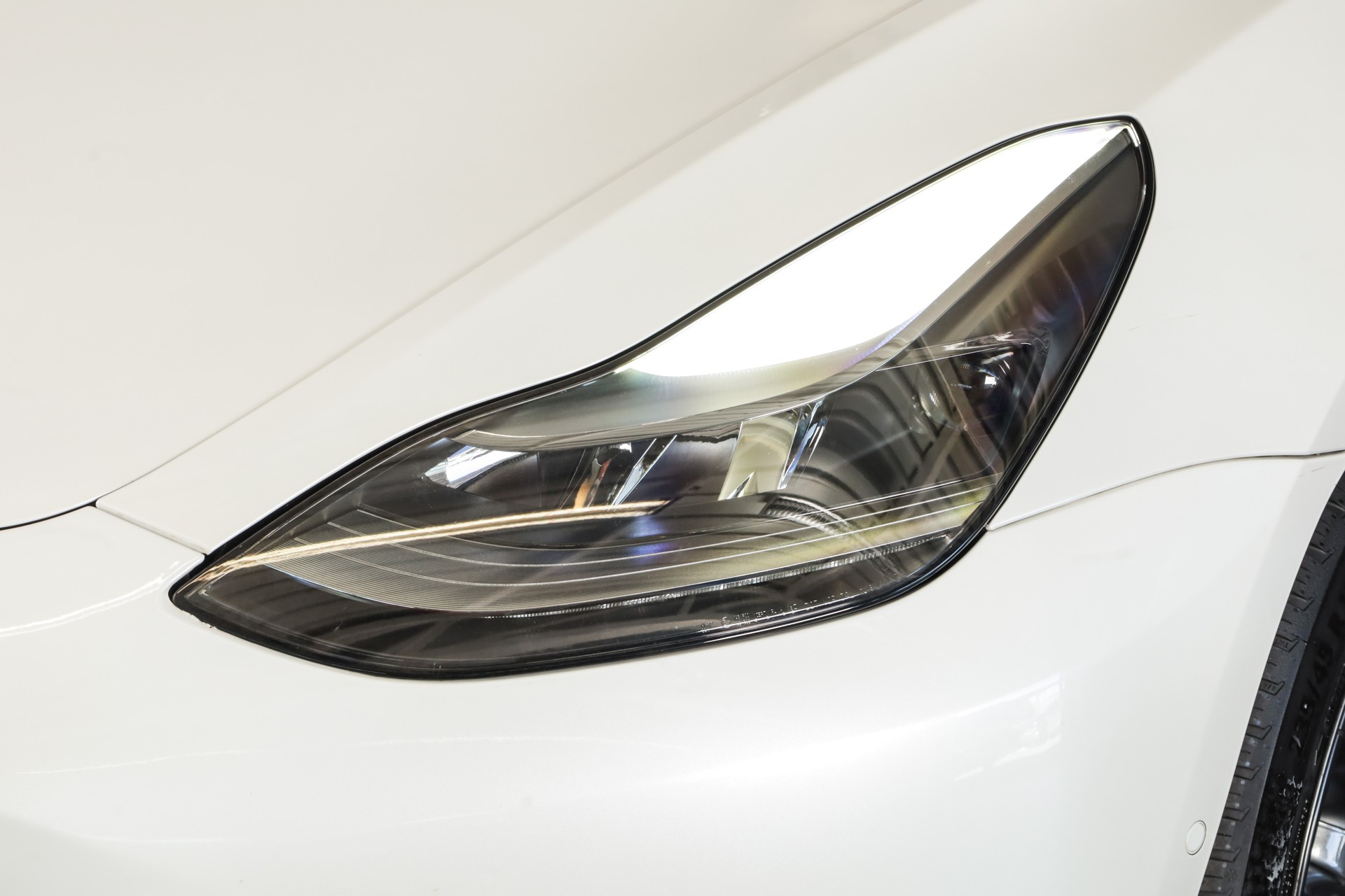 TESLA Model 3-image-18