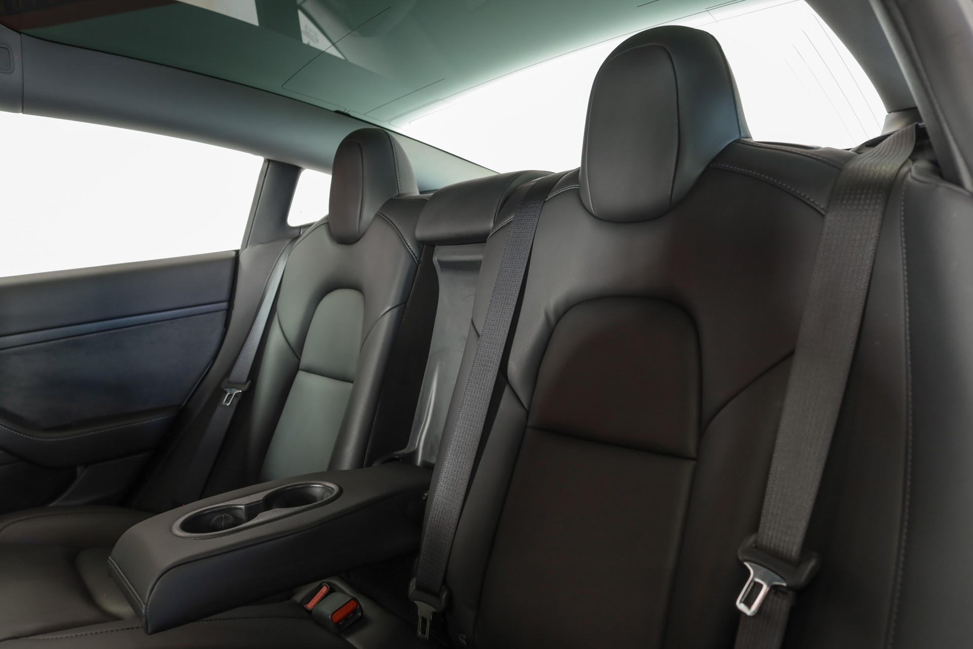 TESLA Model 3-image-15