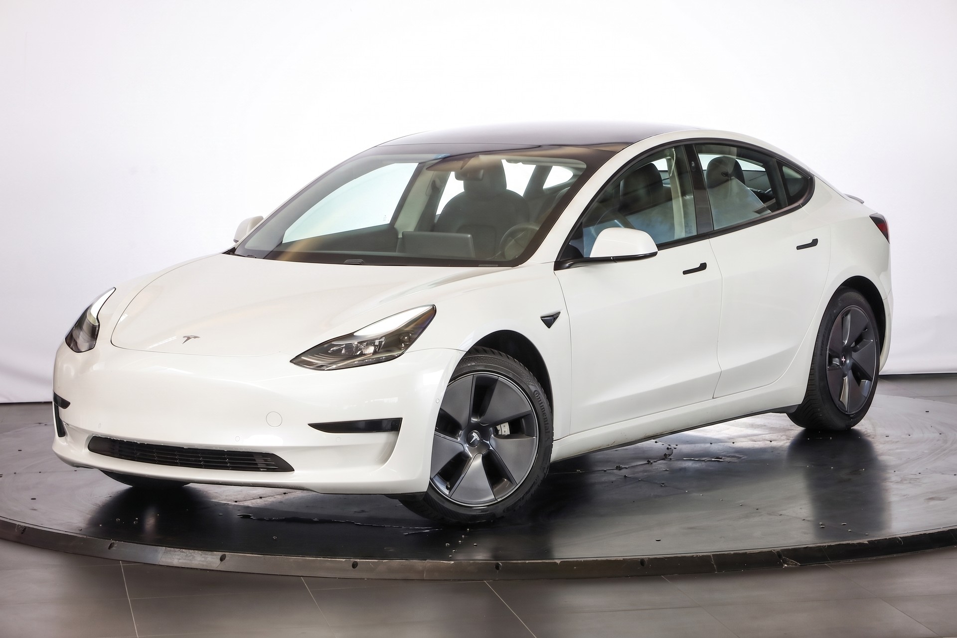 TESLA Model 3-image-7