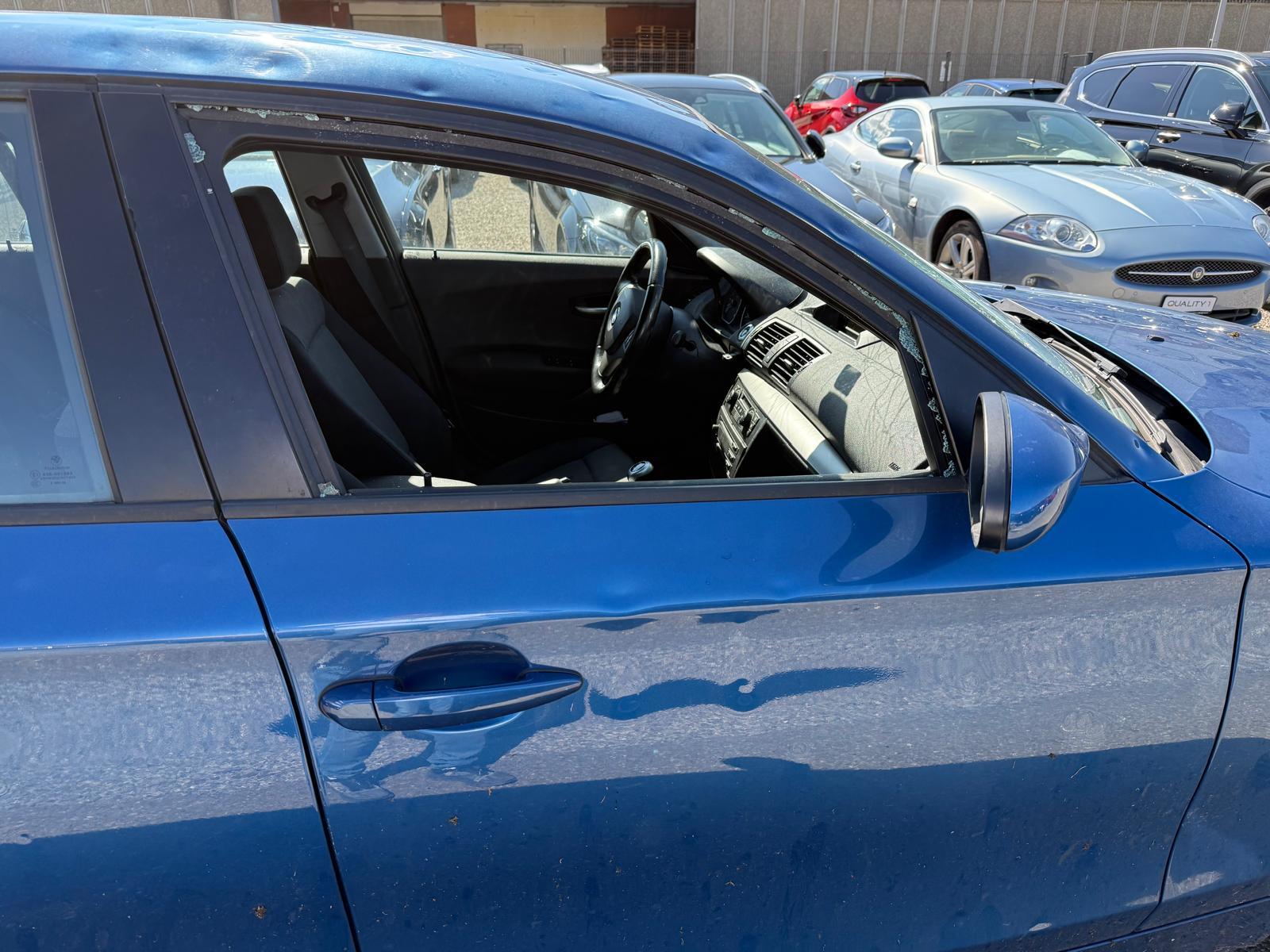 BMW 120i-image-7
