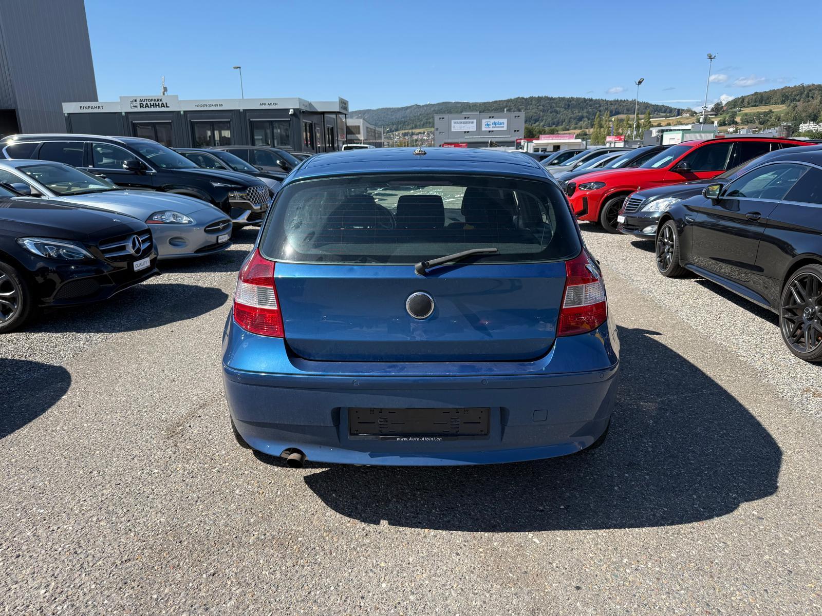 BMW 120i-image-4
