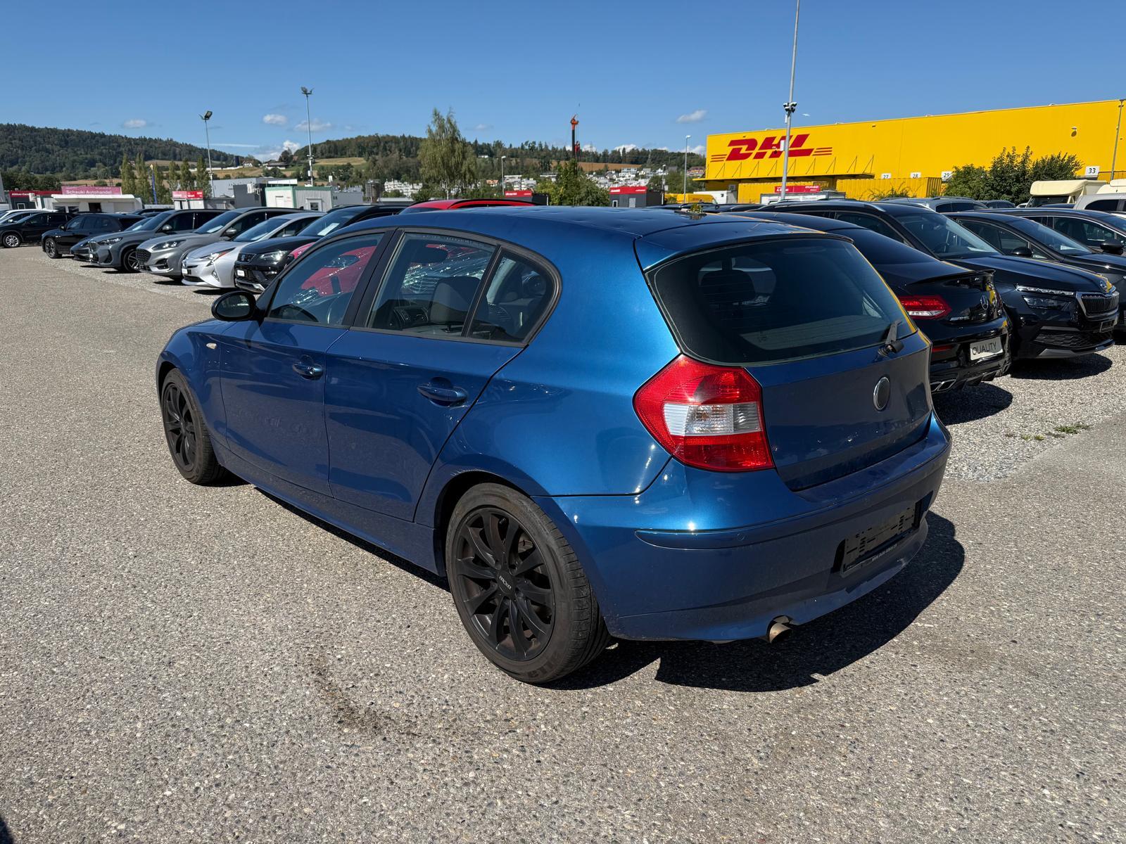 BMW 120i-image-3
