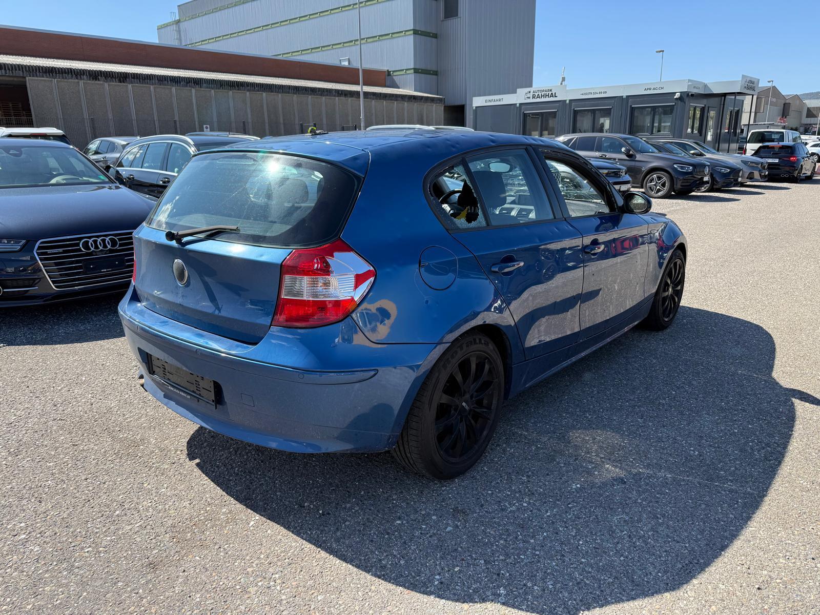 BMW 120i-image-5