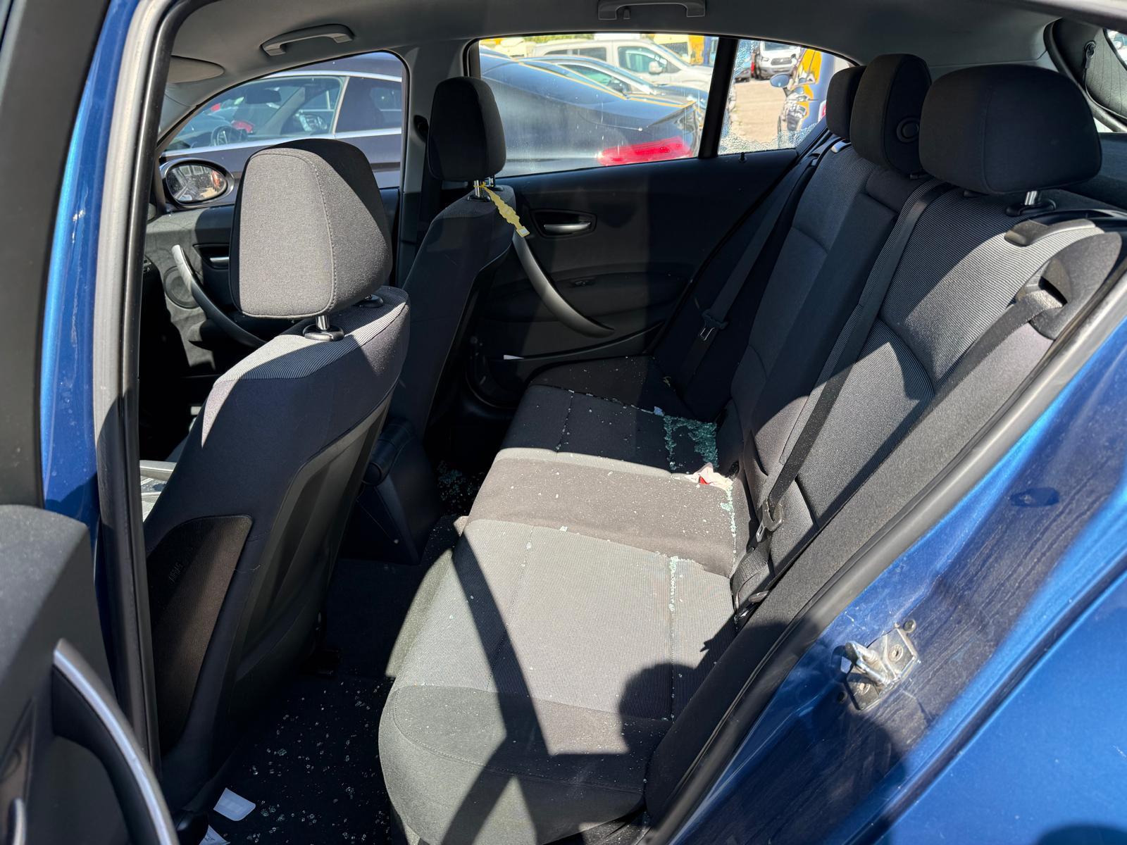 BMW 120i-image-11