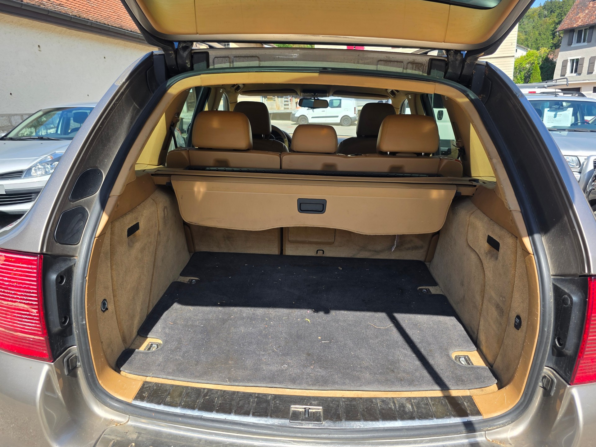 PORSCHE Cayenne S-image-12