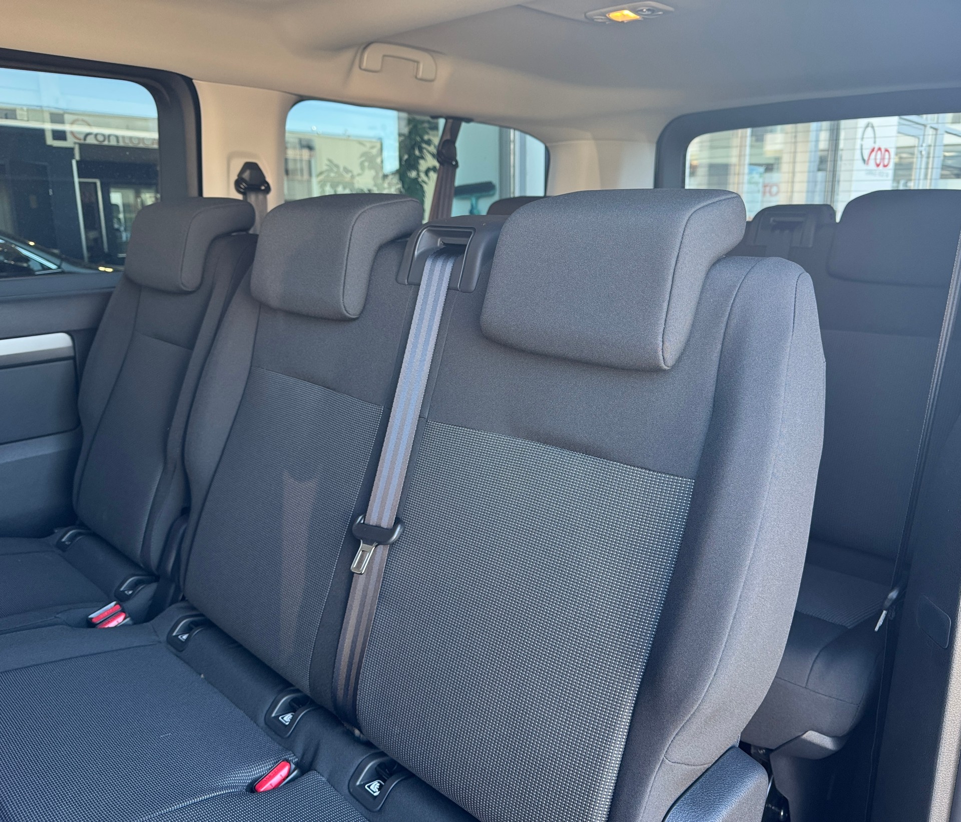 PEUGEOT Traveller 2.2 BlueHDi Business Long EAT8-image-12
