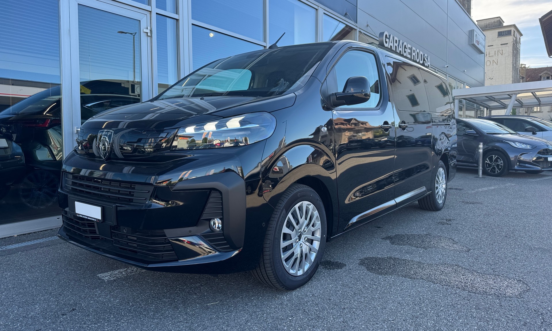 PEUGEOT Traveller 2.2 BlueHDi Business Long EAT8-image-26