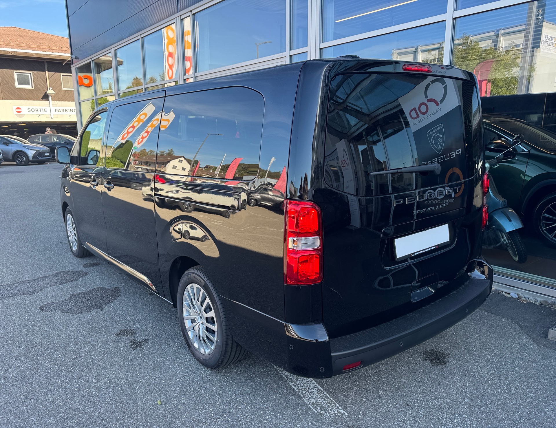 PEUGEOT Traveller 2.2 BlueHDi Business Long EAT8-image-5