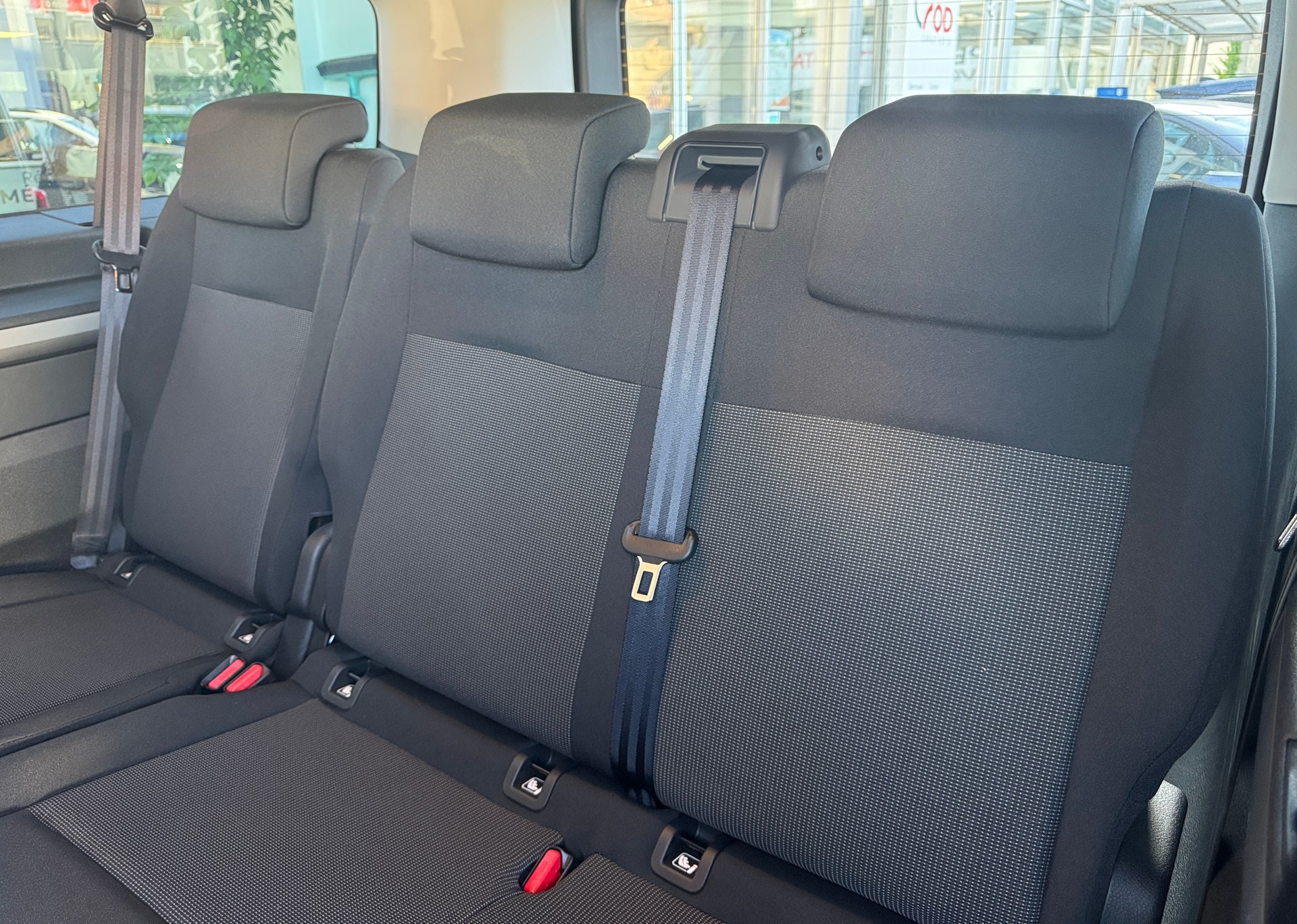 PEUGEOT Traveller 2.2 BlueHDi Business Long EAT8-image-14