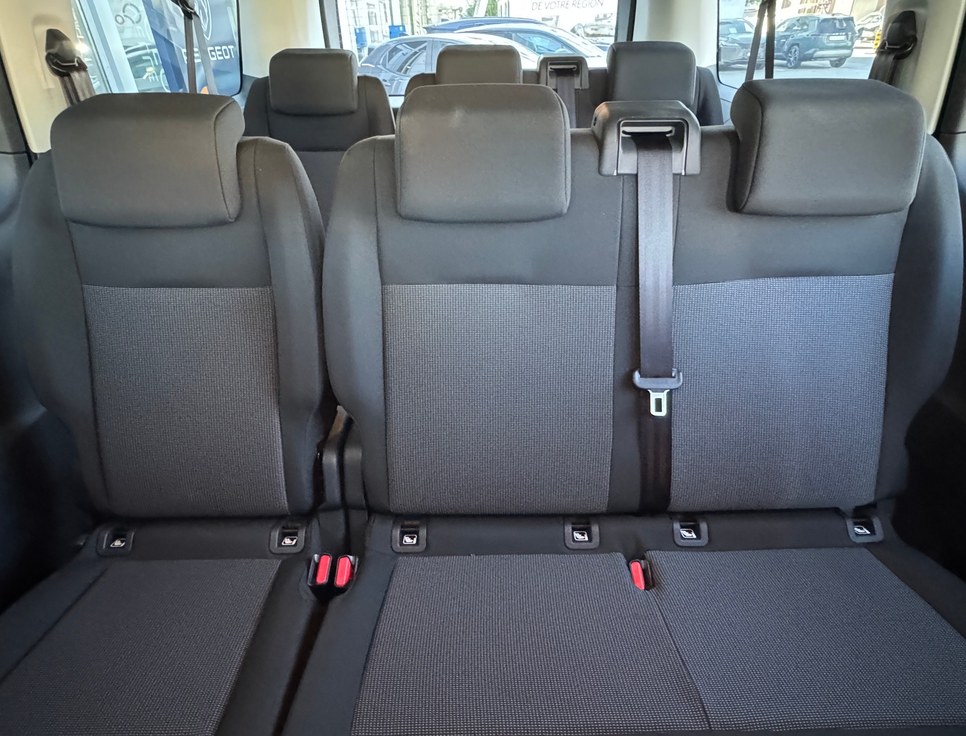 PEUGEOT Traveller 2.2 BlueHDi Business Long EAT8-image-11