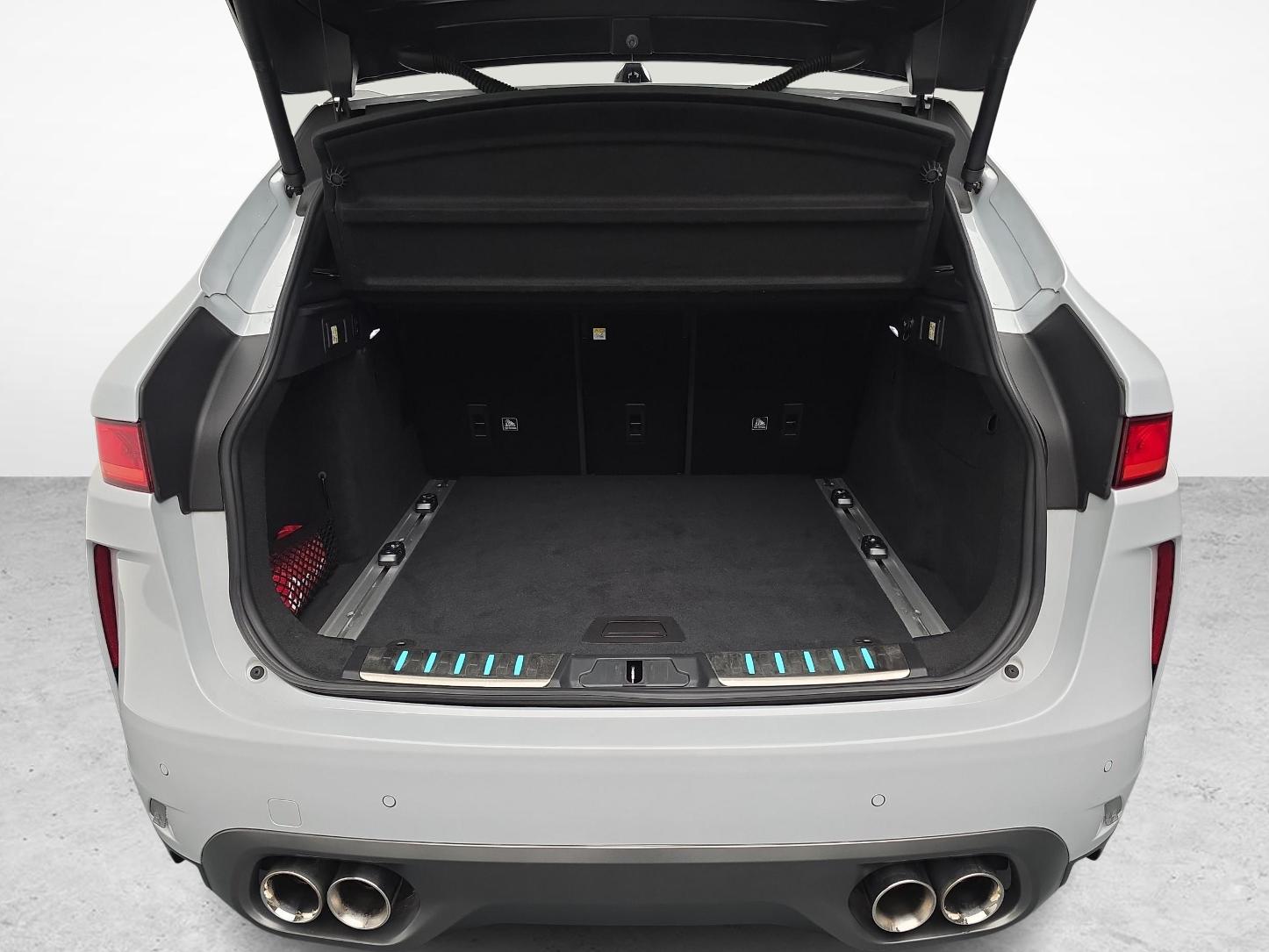 JAGUAR F-Pace 5.0 V8 SVR AWD-image-11