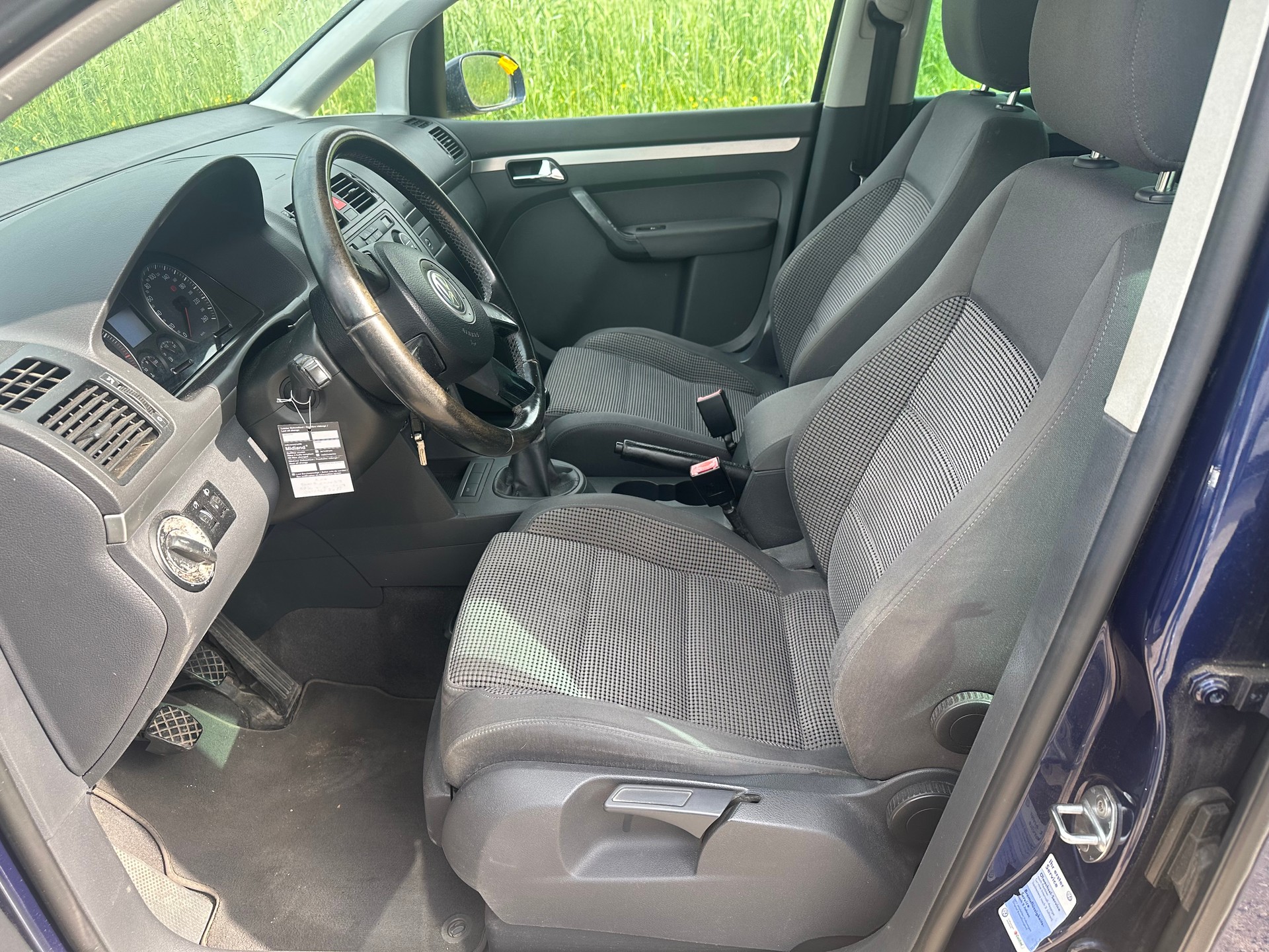 VW Touran 2.0 FSI Highline-image-9