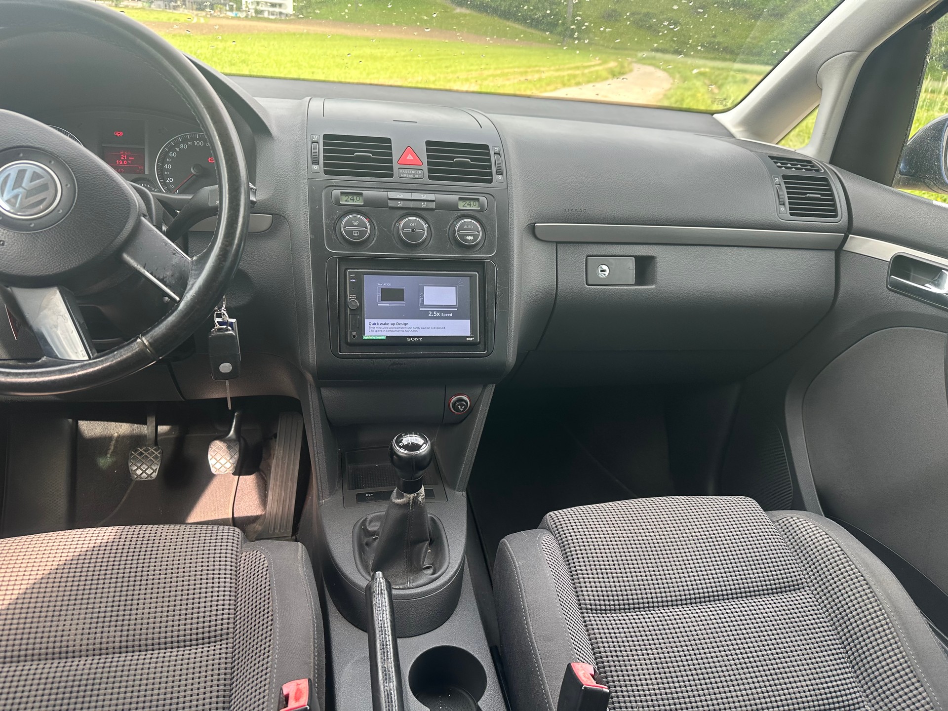 VW Touran 2.0 FSI Highline-image-10