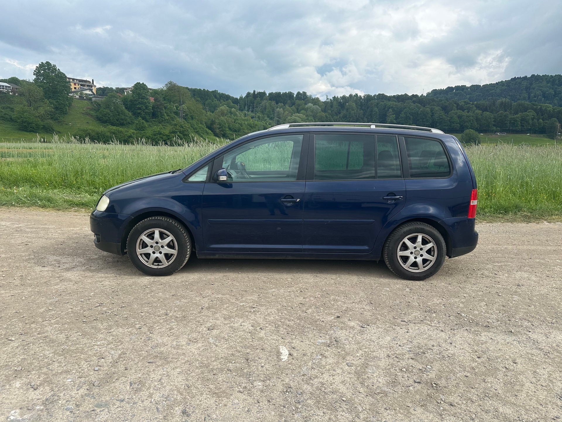 VW Touran 2.0 FSI Highline-image-1