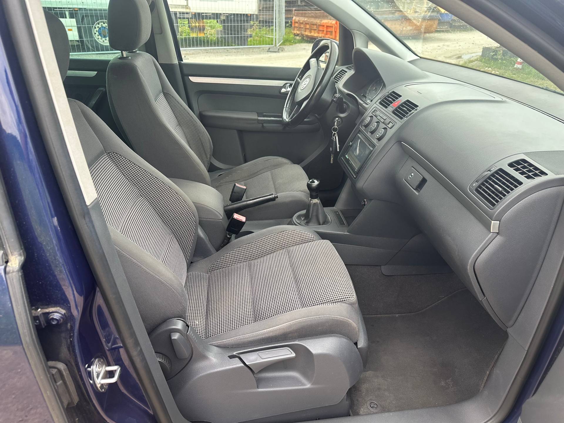 VW Touran 2.0 FSI Highline-image-8