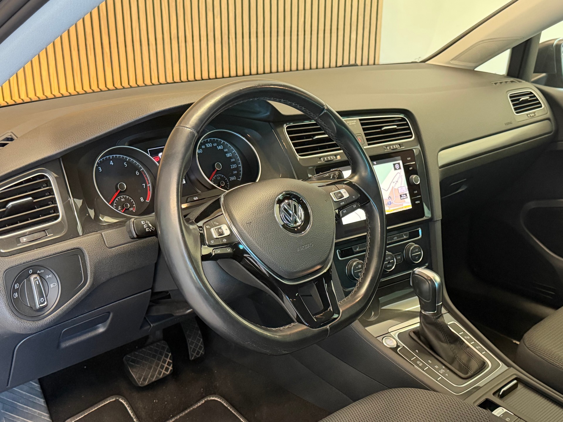 VW Golf 1.0 TSI Comfortline DSG-image-9