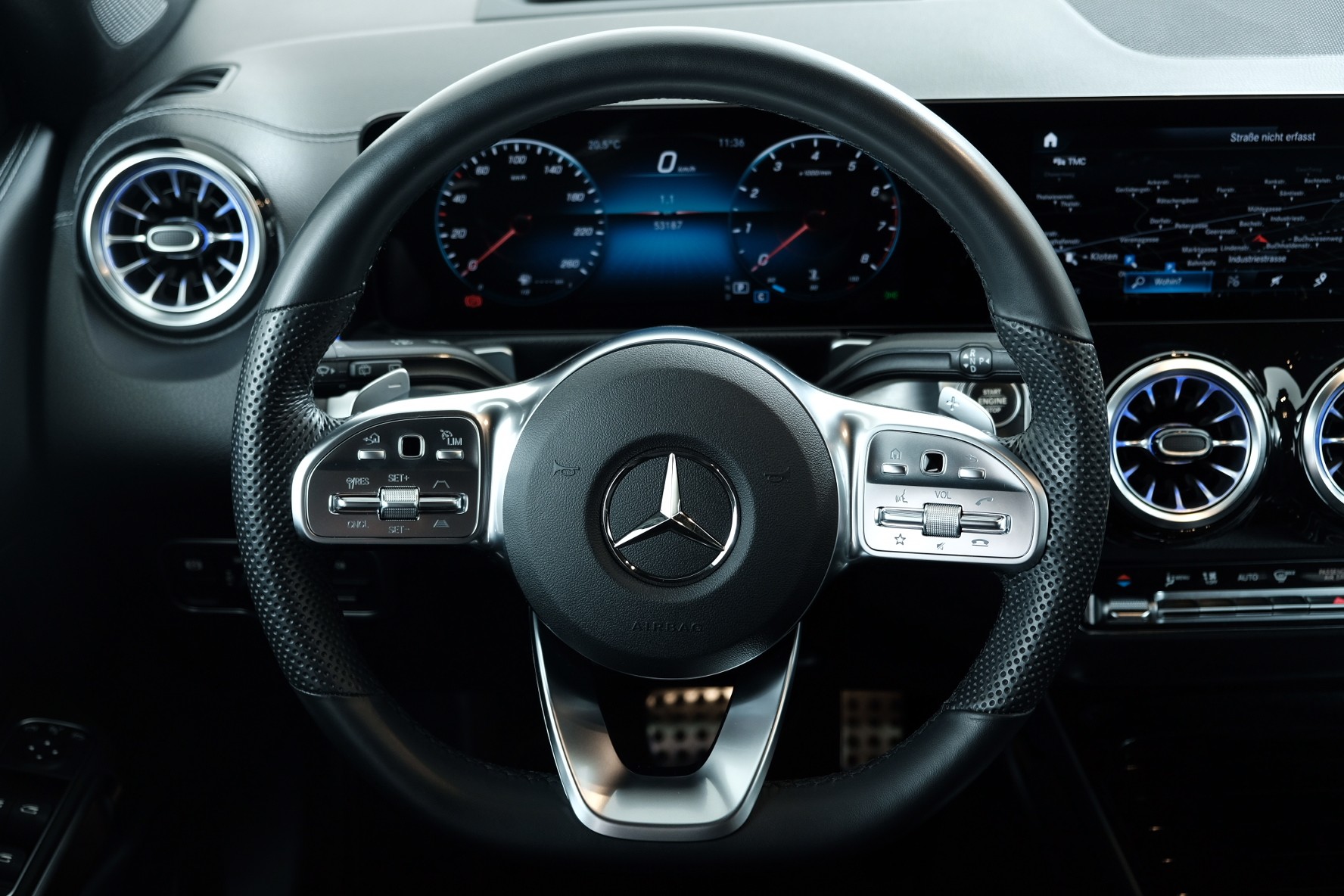 MERCEDES-BENZ GLB 250 AMG Line 4matic X247-image-7