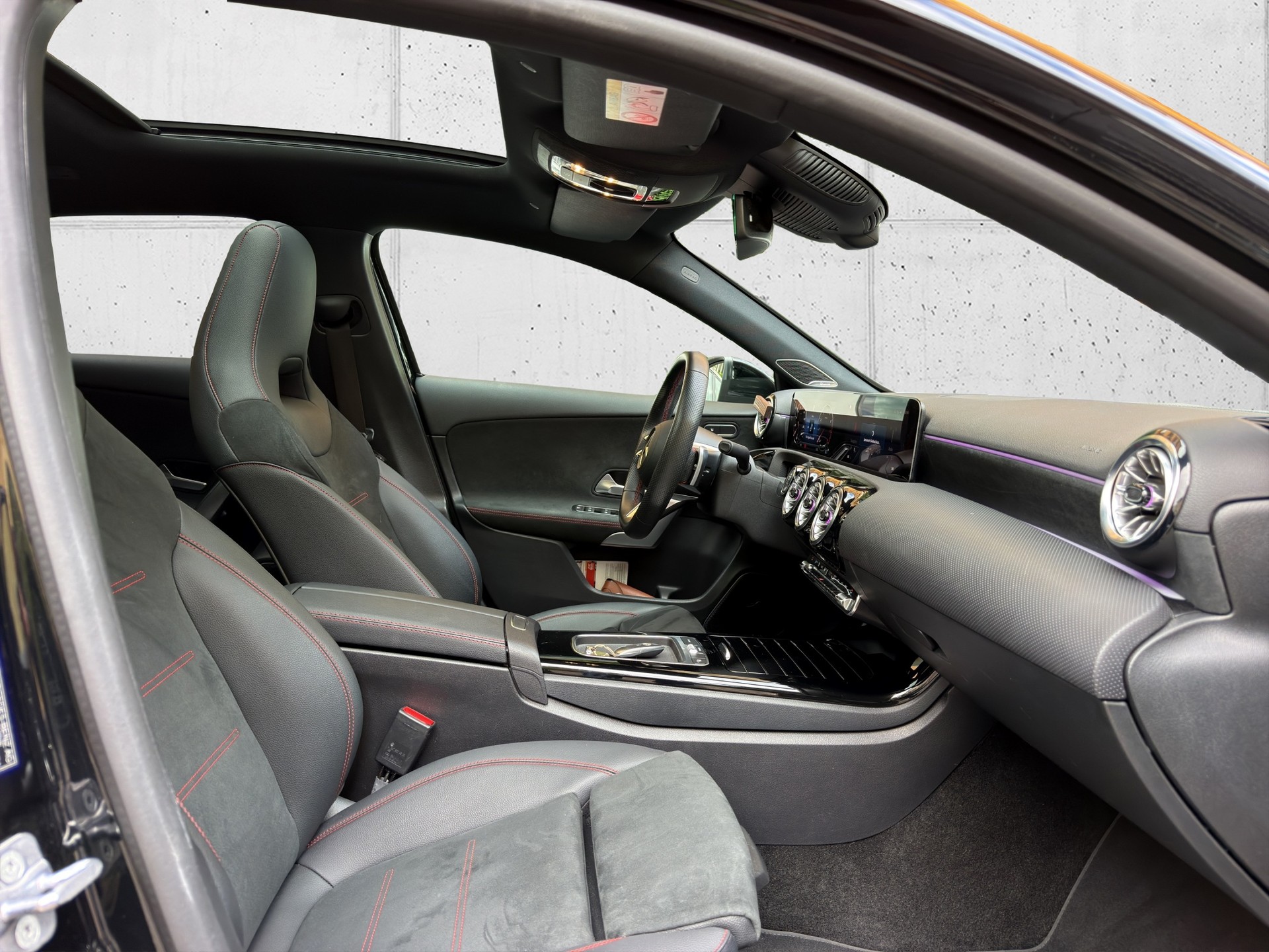 MERCEDES-BENZ A 200 AMG Line 7G-DCT-image-22
