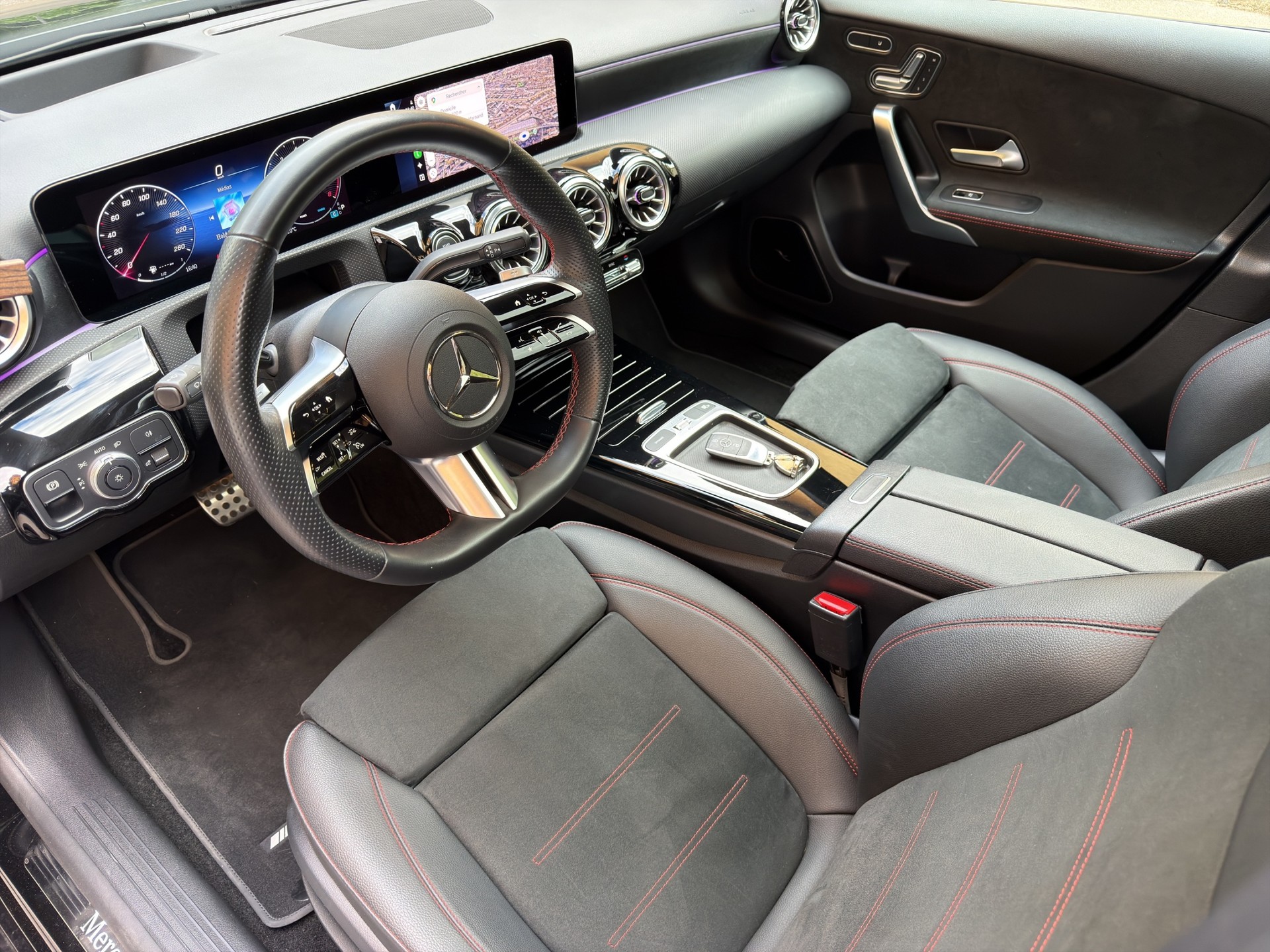MERCEDES-BENZ A 200 AMG Line 7G-DCT-image-12
