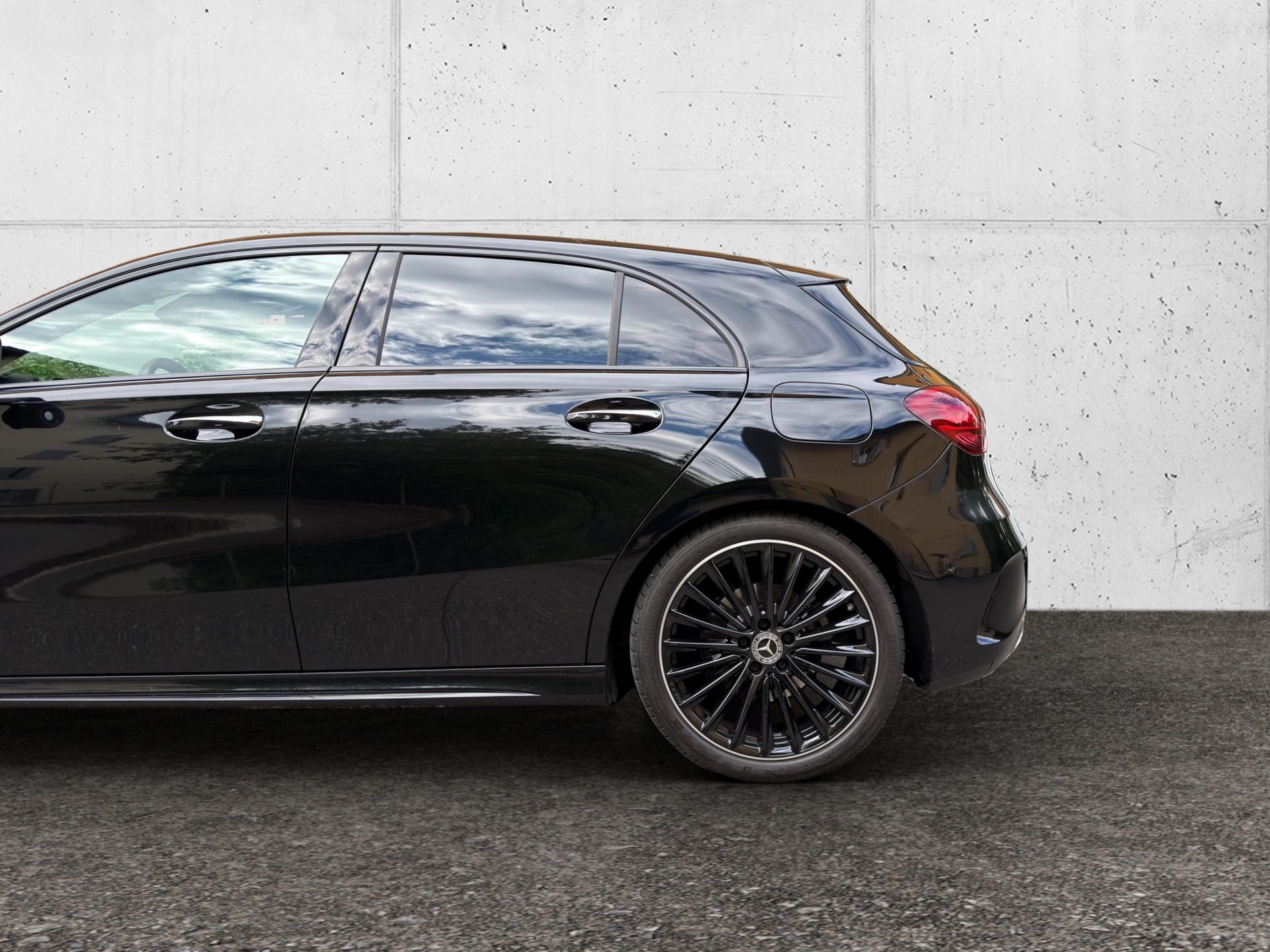 MERCEDES-BENZ A 200 AMG Line 7G-DCT-image-5