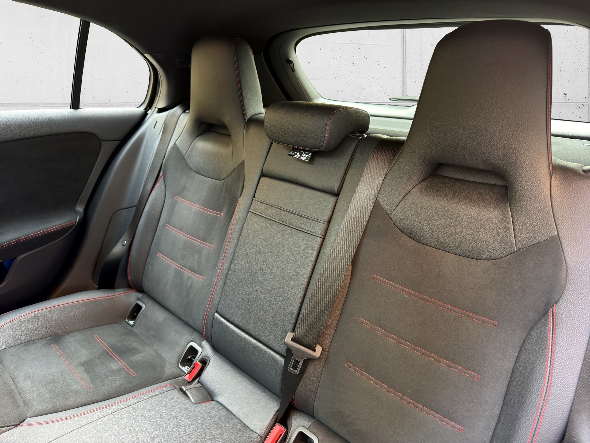 MERCEDES-BENZ A 200 AMG Line 7G-DCT-image-25
