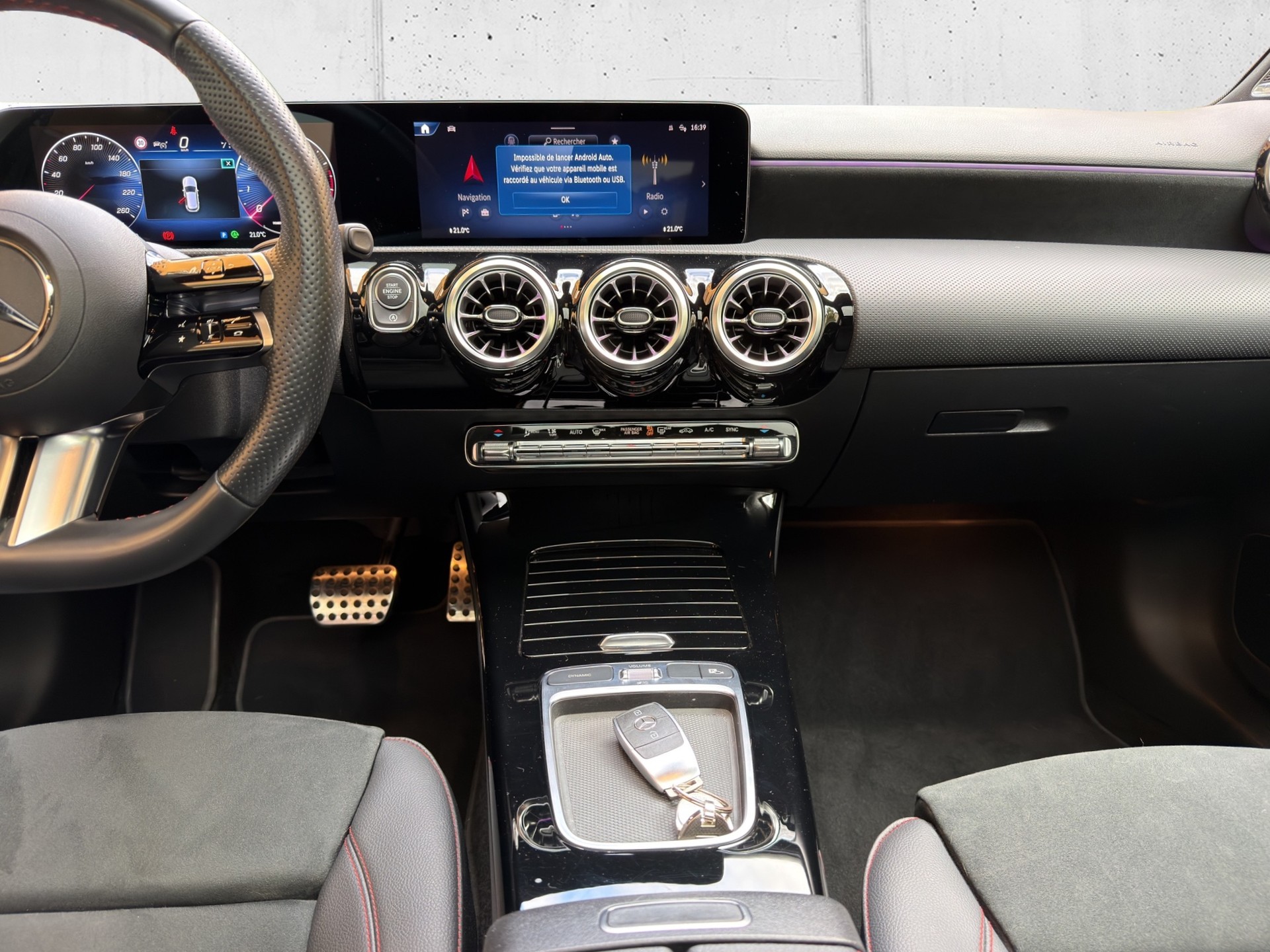 MERCEDES-BENZ A 200 AMG Line 7G-DCT-image-19