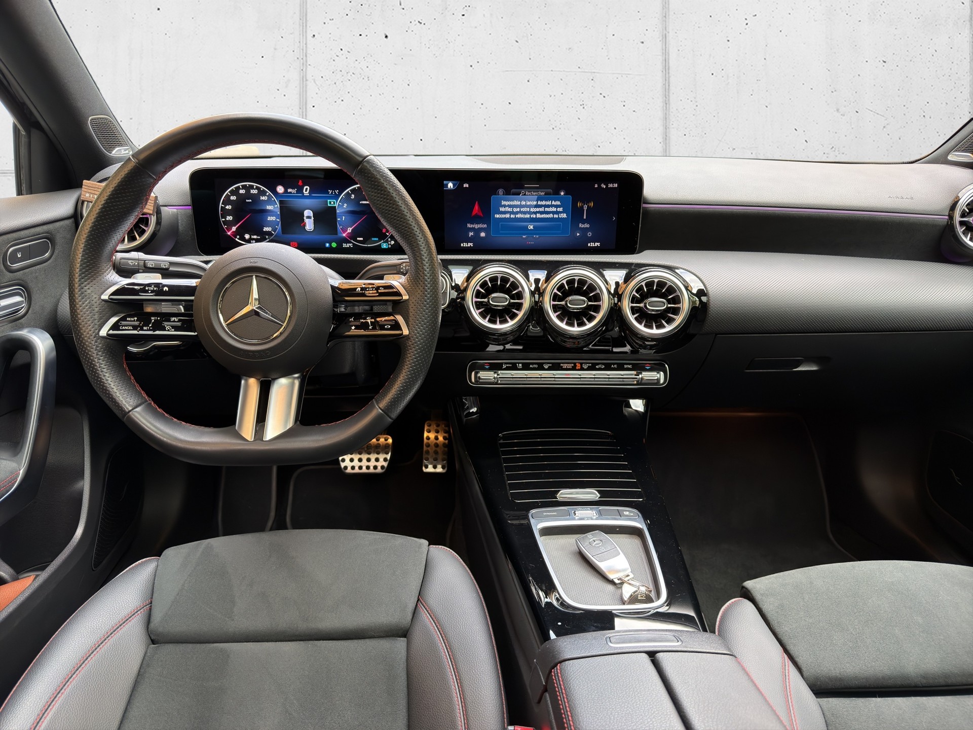 MERCEDES-BENZ A 200 AMG Line 7G-DCT-image-13
