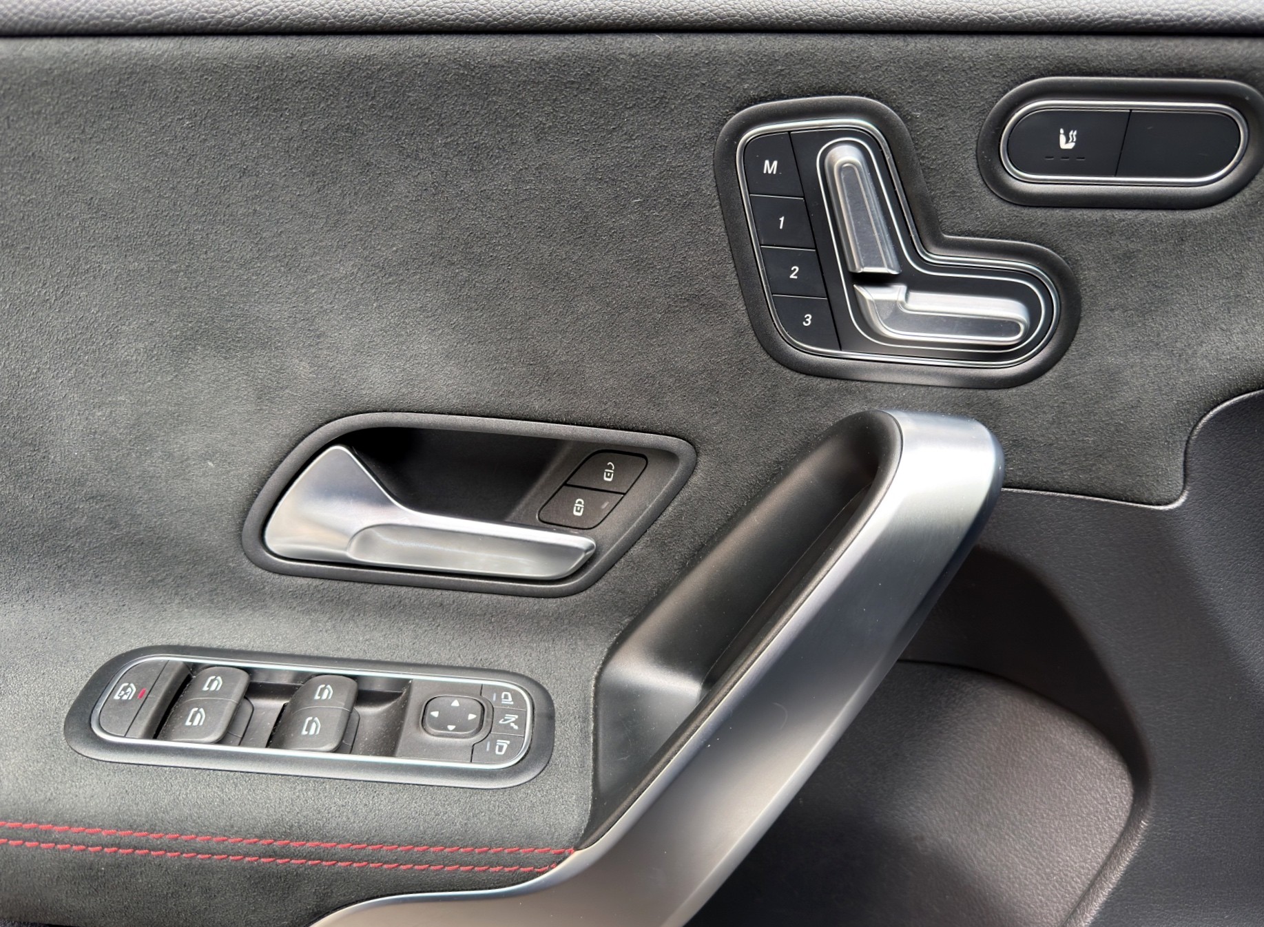MERCEDES-BENZ A 200 AMG Line 7G-DCT-image-27