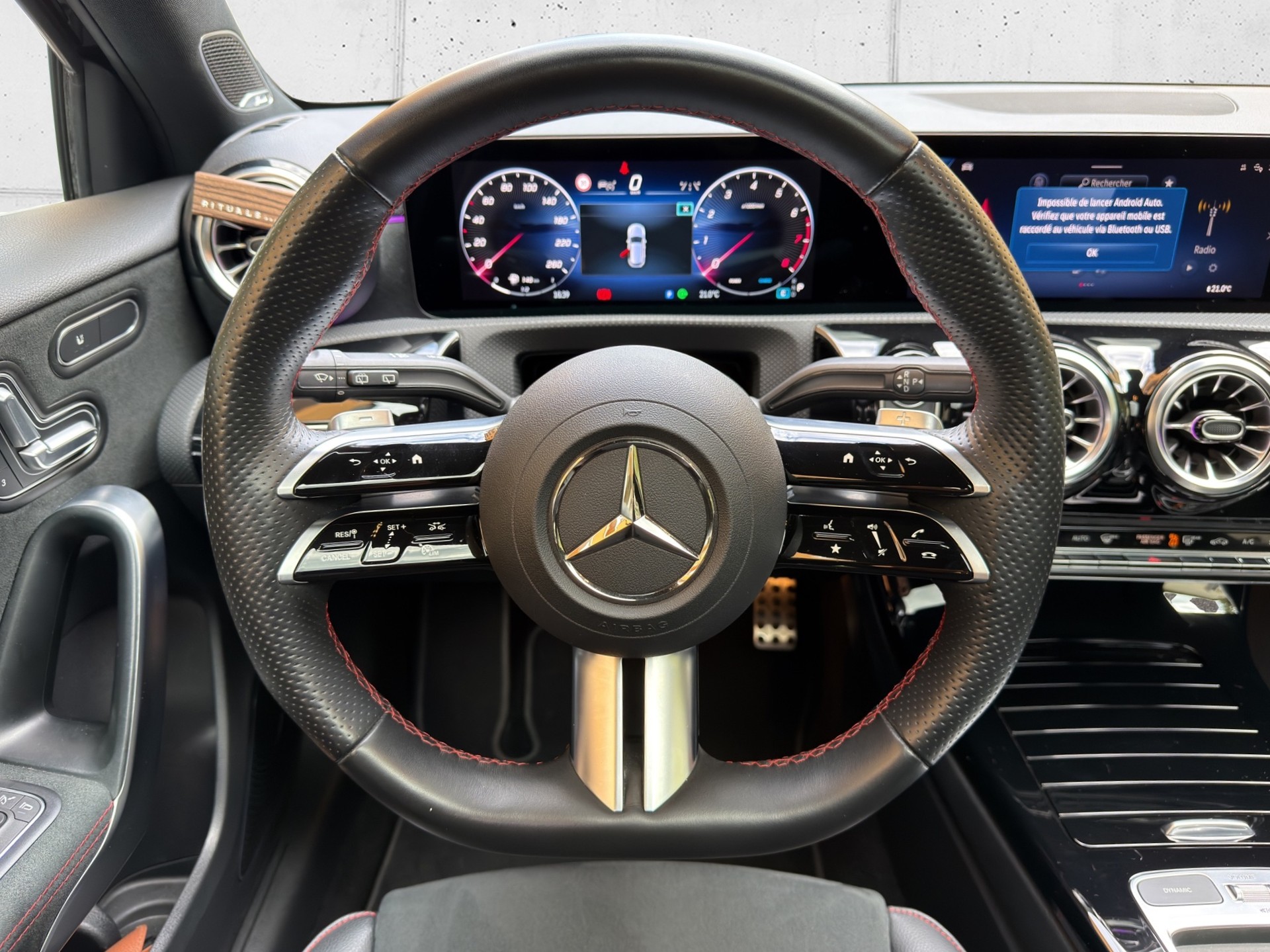 MERCEDES-BENZ A 200 AMG Line 7G-DCT-image-14