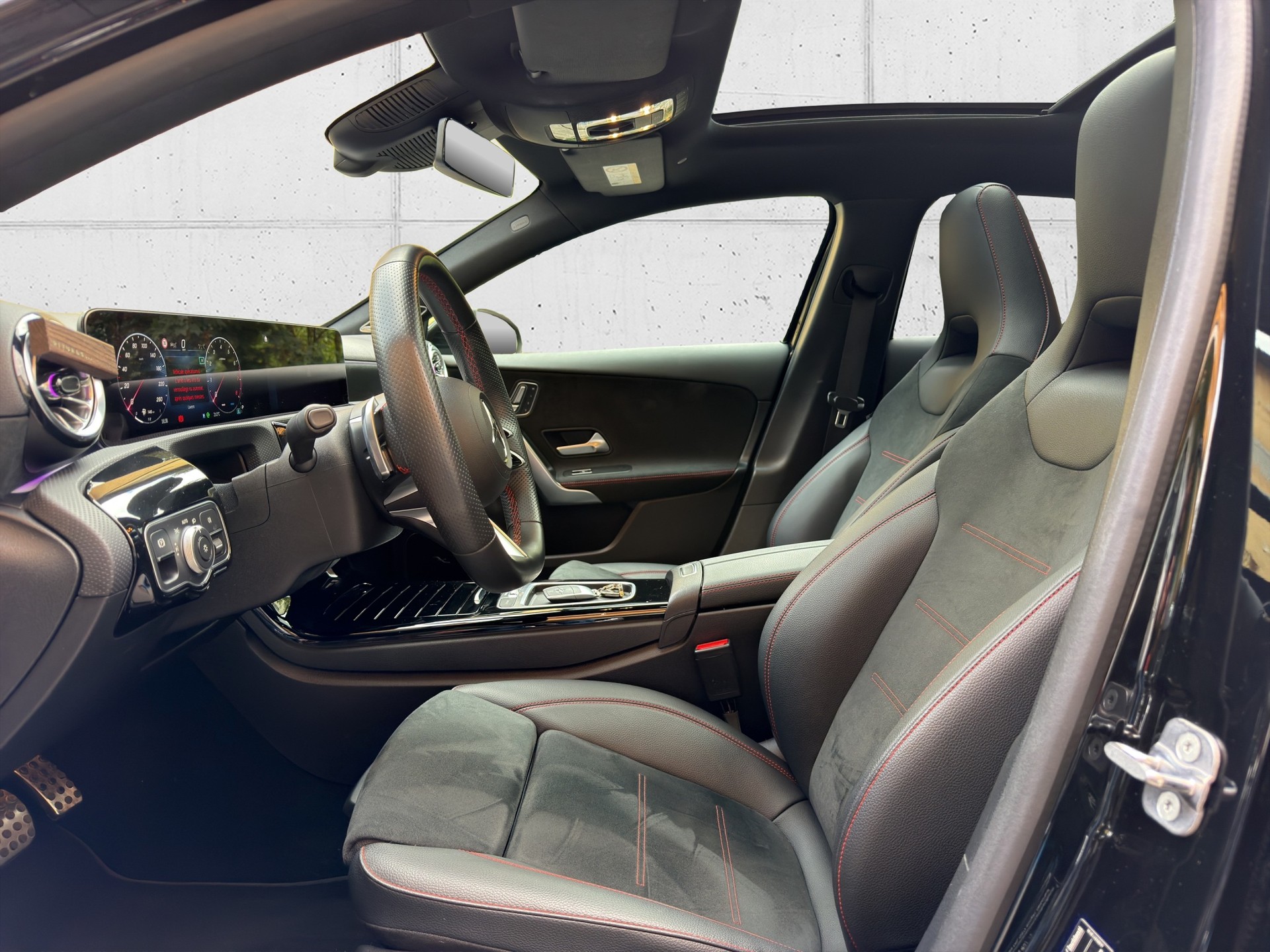 MERCEDES-BENZ A 200 AMG Line 7G-DCT-image-10