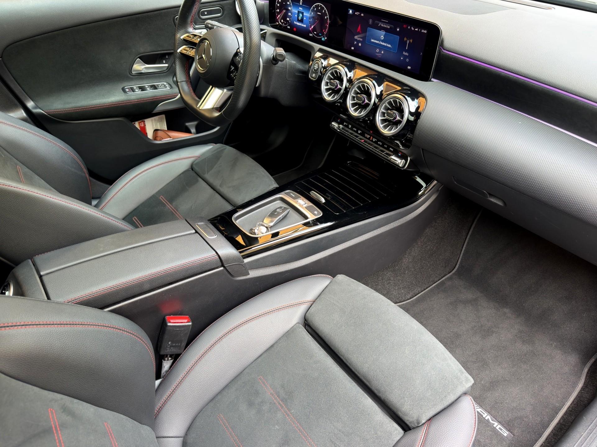 MERCEDES-BENZ A 200 AMG Line 7G-DCT-image-23