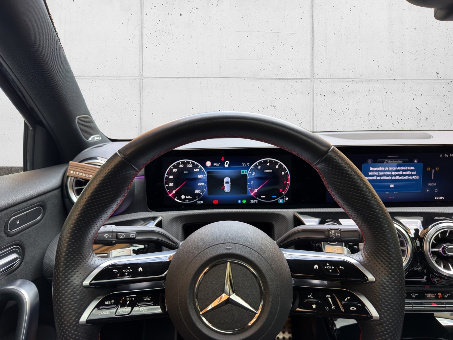 MERCEDES-BENZ A 200 AMG Line 7G-DCT-image-15