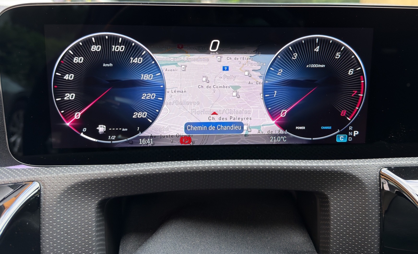 MERCEDES-BENZ A 200 AMG Line 7G-DCT-image-18