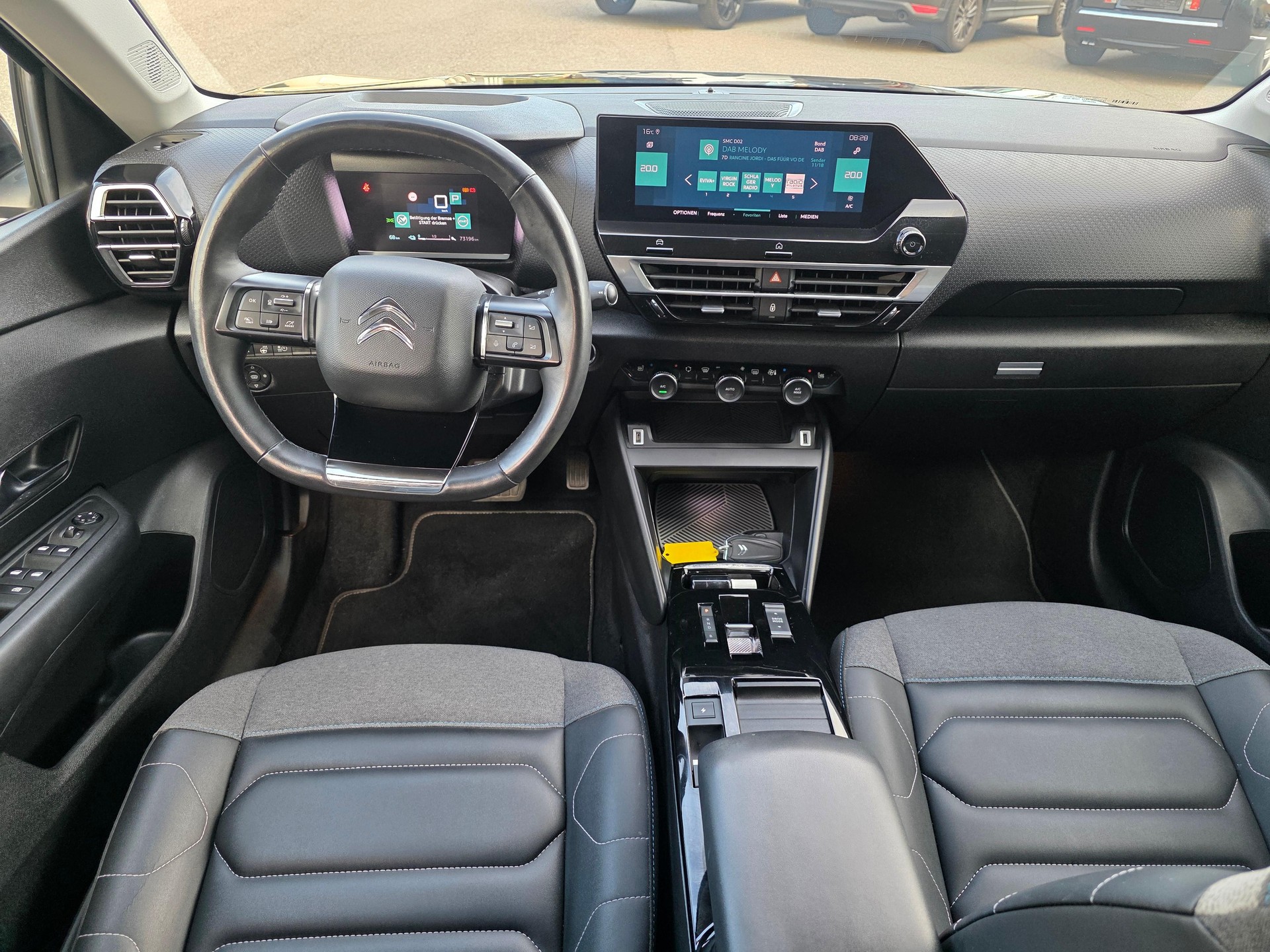 CITROEN Citroën e-C4 Shine-image-10