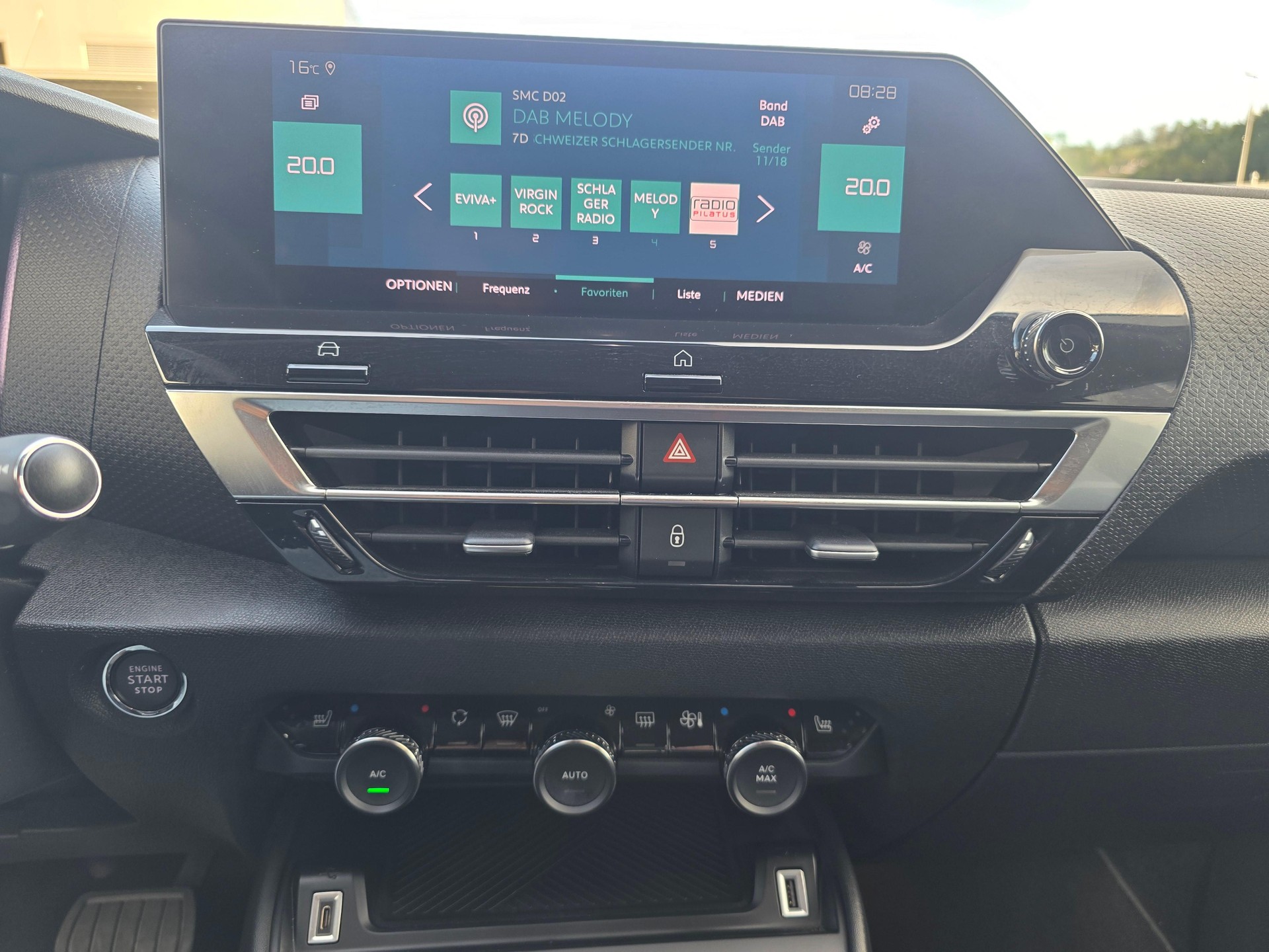 CITROEN Citroën e-C4 Shine-image-13