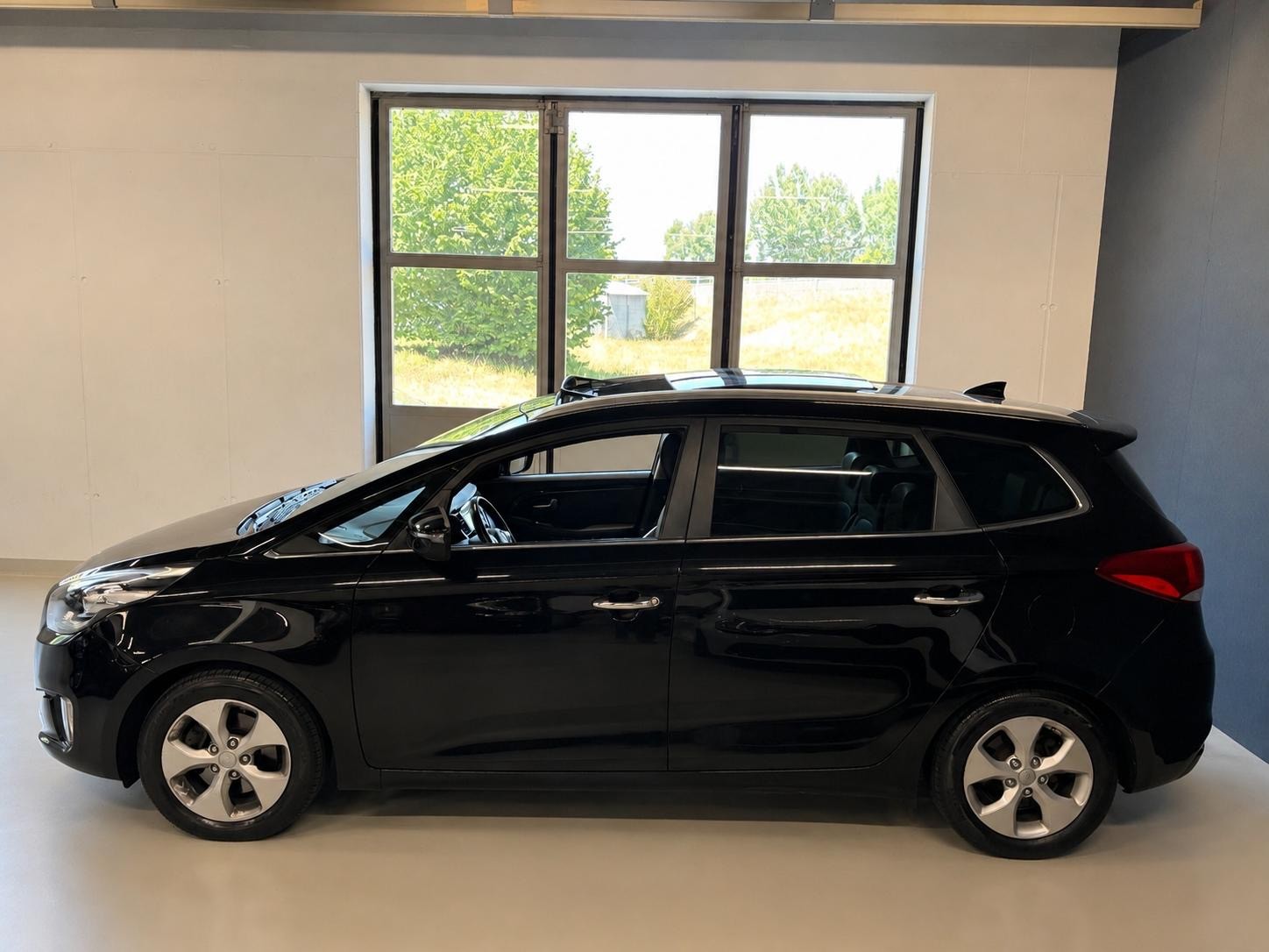 KIA Carens 1.7 CRDi Style DCT-image-7