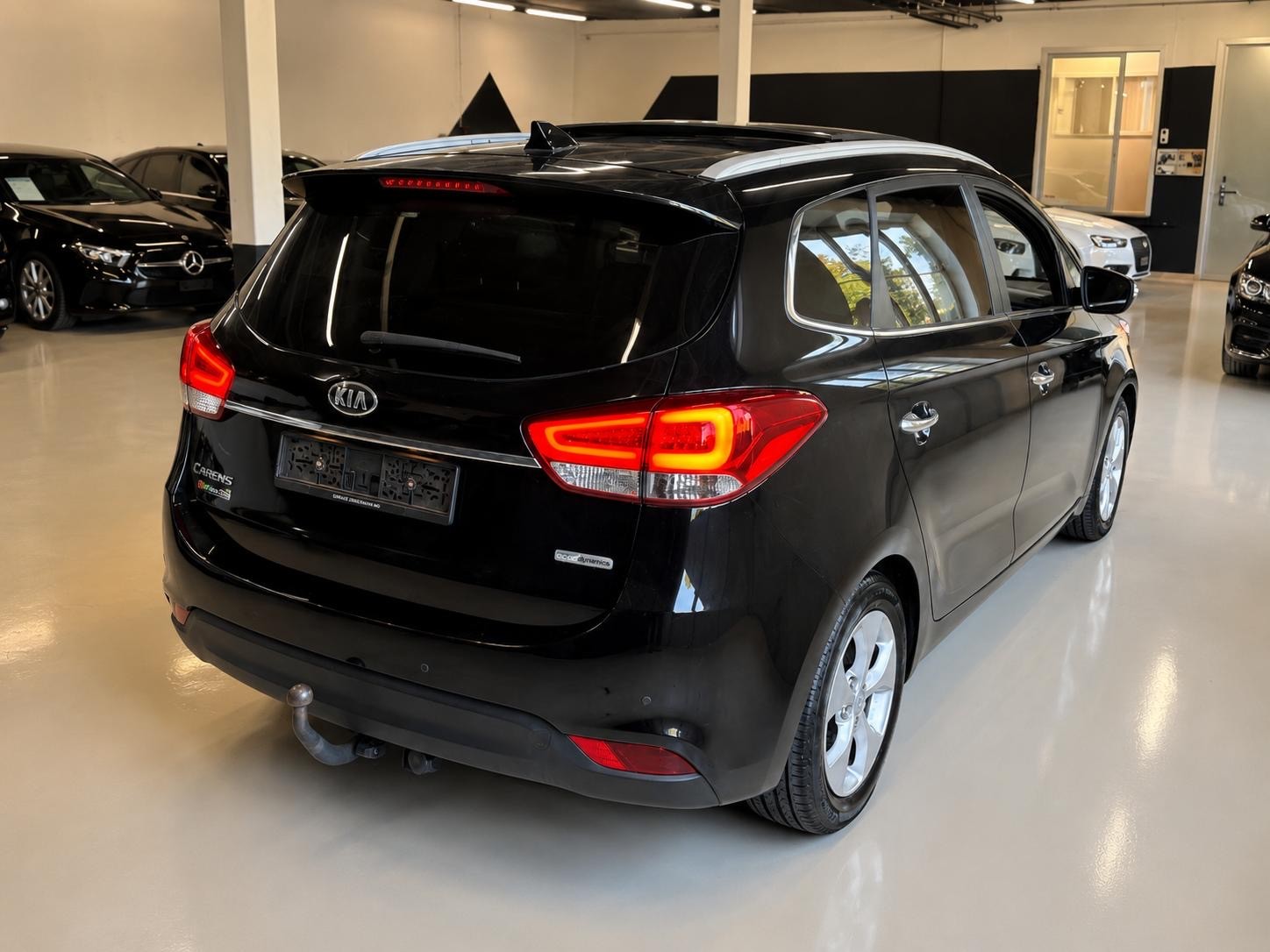 KIA Carens 1.7 CRDi Style DCT-image-6