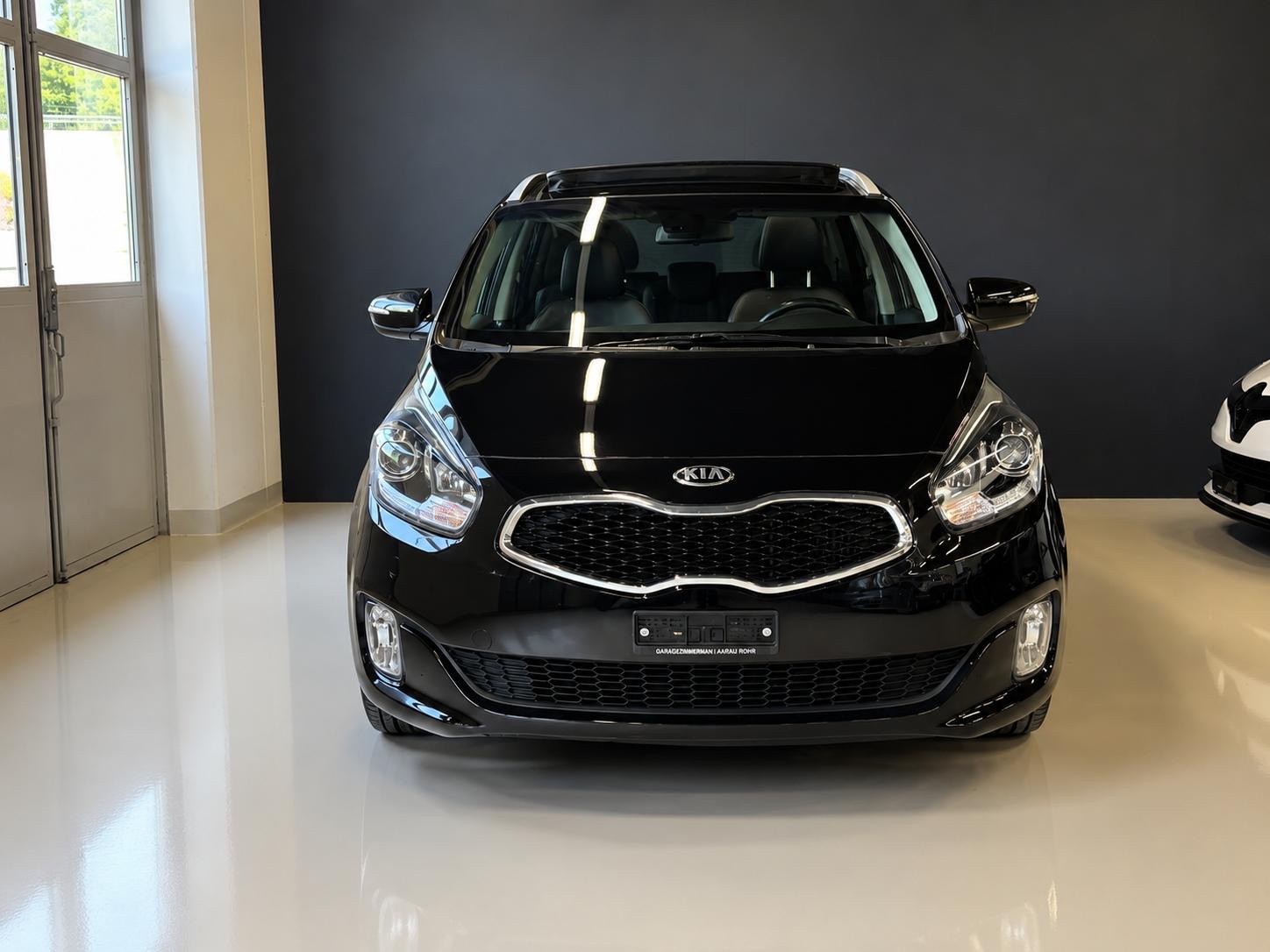 KIA Carens 1.7 CRDi Style DCT-image-2