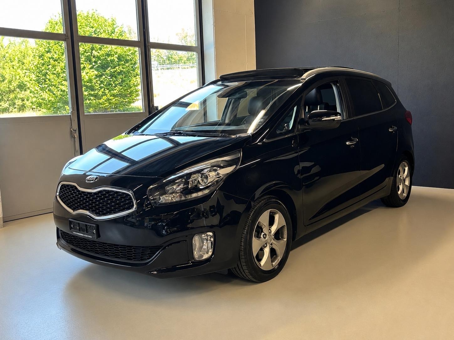KIA Carens 1.7 CRDi Style DCT-image-1