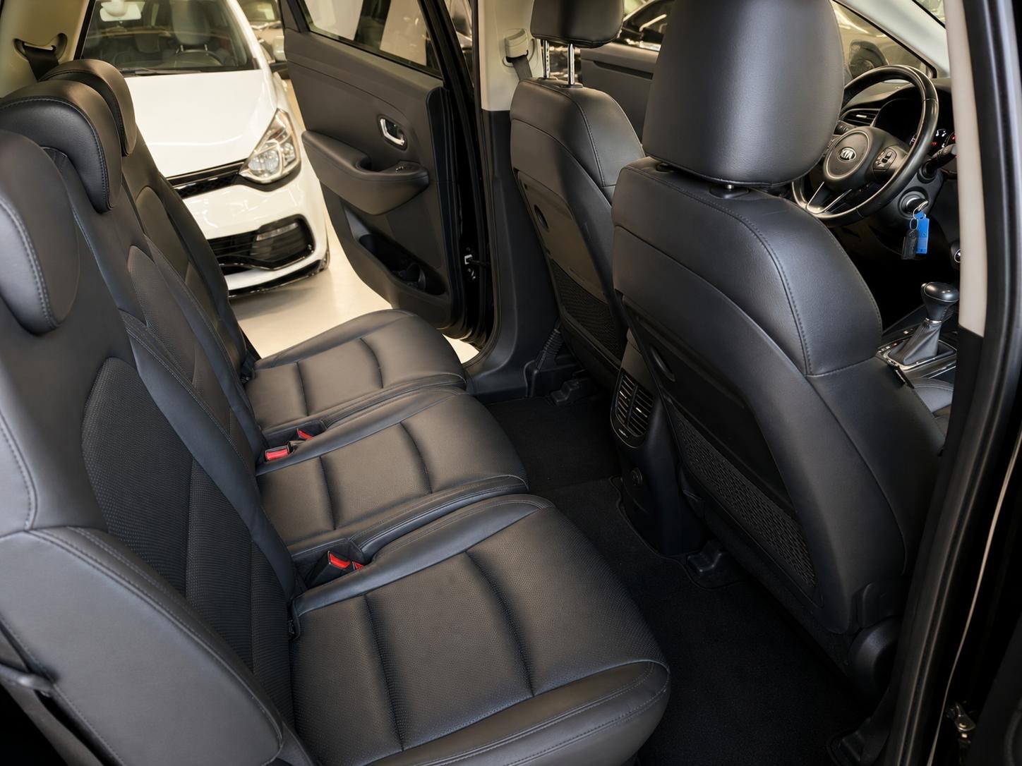 KIA Carens 1.7 CRDi Style DCT-image-14