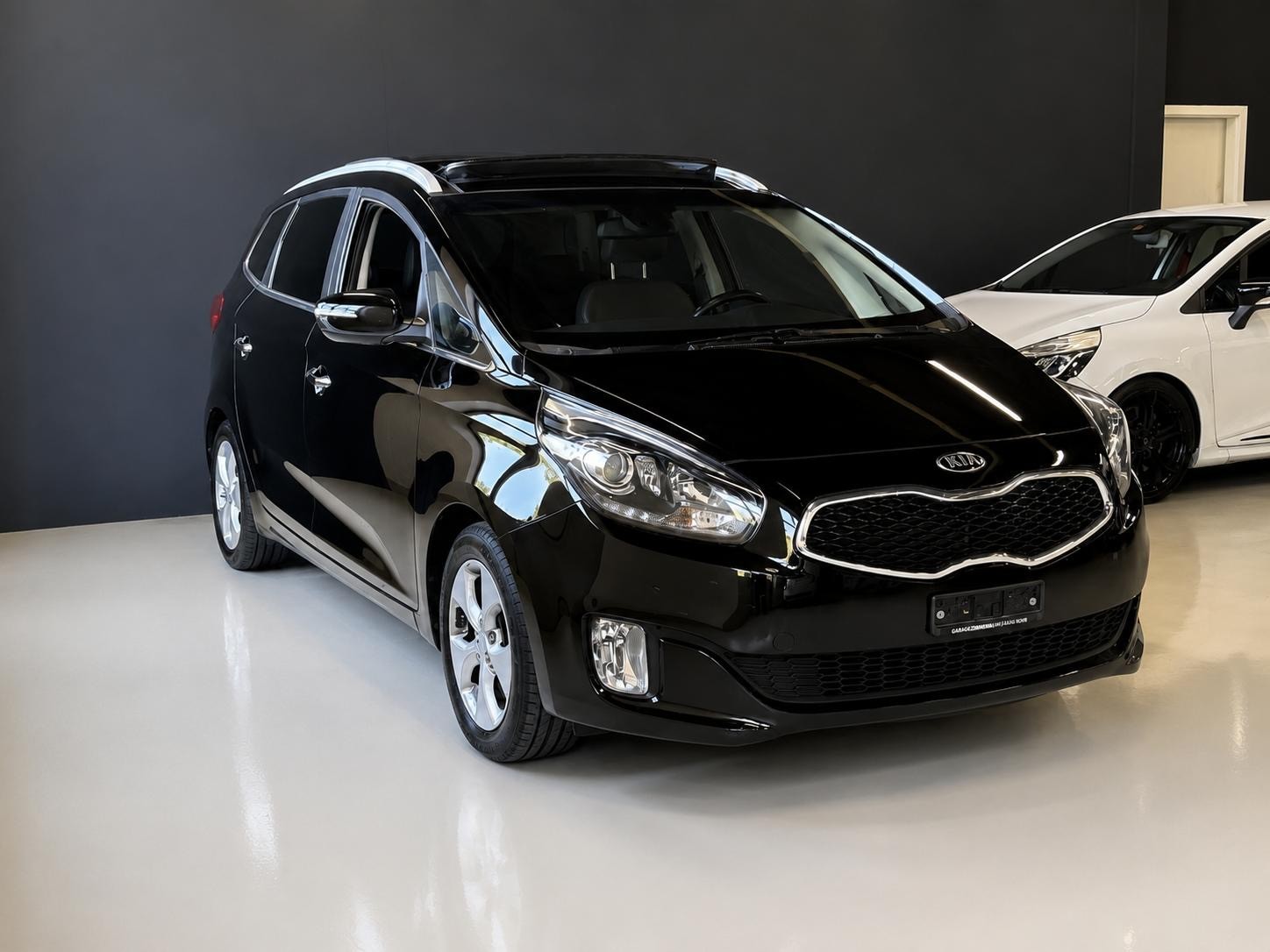 KIA Carens 1.7 CRDi Style DCT-image-0