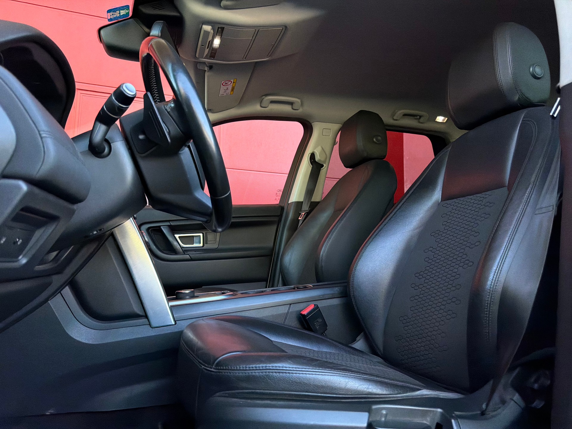 LAND ROVER Discovery Sport 2.0 TD4 SE AT9 *CH-Fahrzeug*-image-9