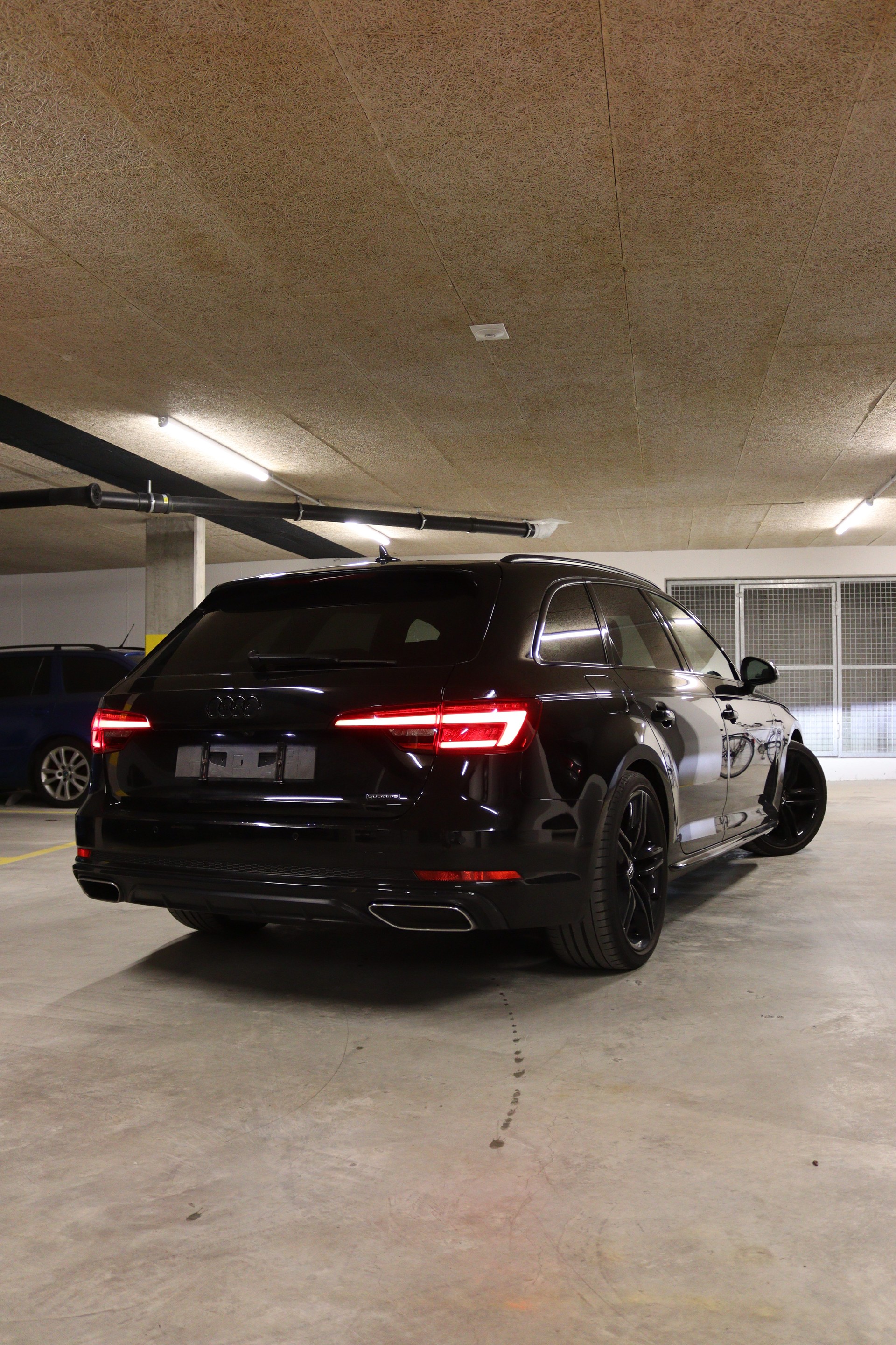 AUDI 2.0 40 TDI Sport Attraction quattro S-Tronic-image-1
