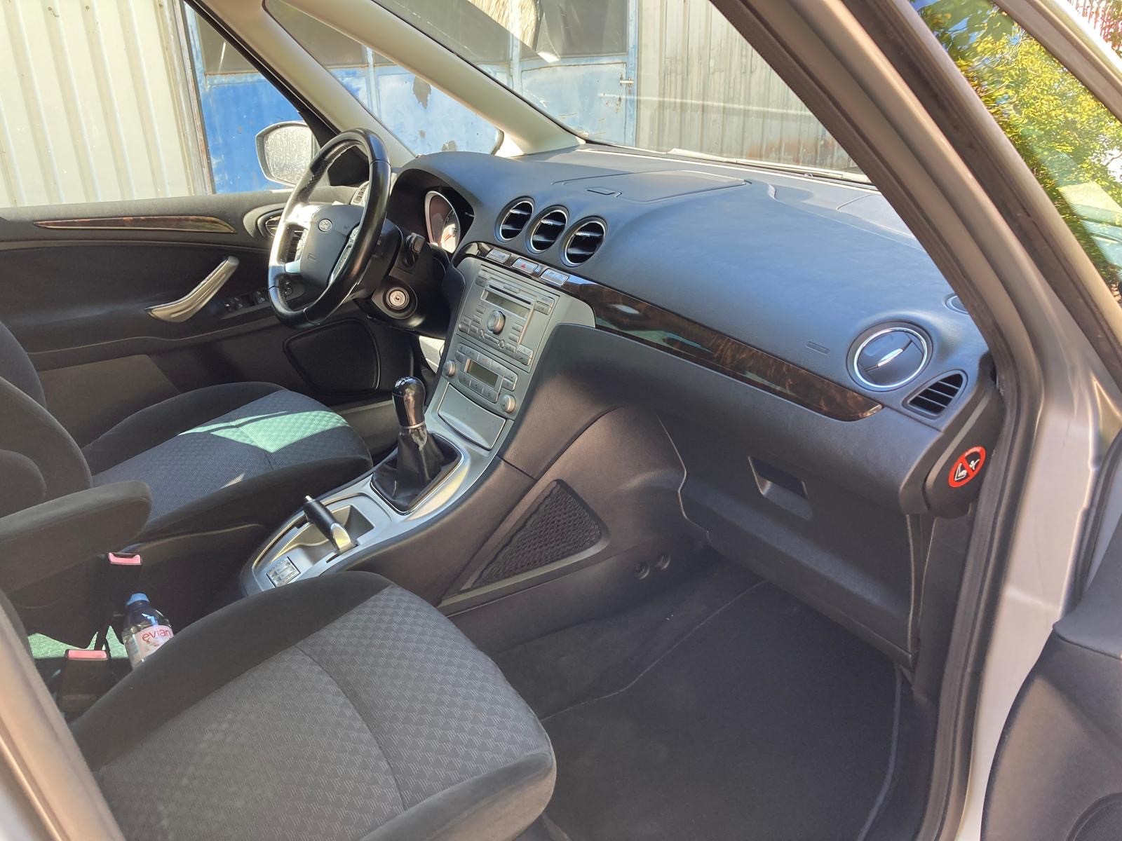 FORD Galaxy 2.0i Ghia-image-7