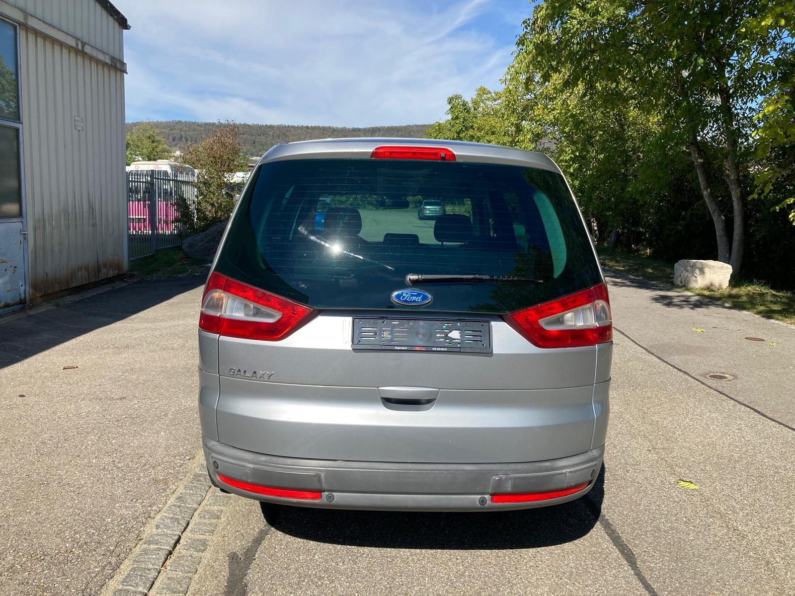 FORD Galaxy 2.0i Ghia-image-5